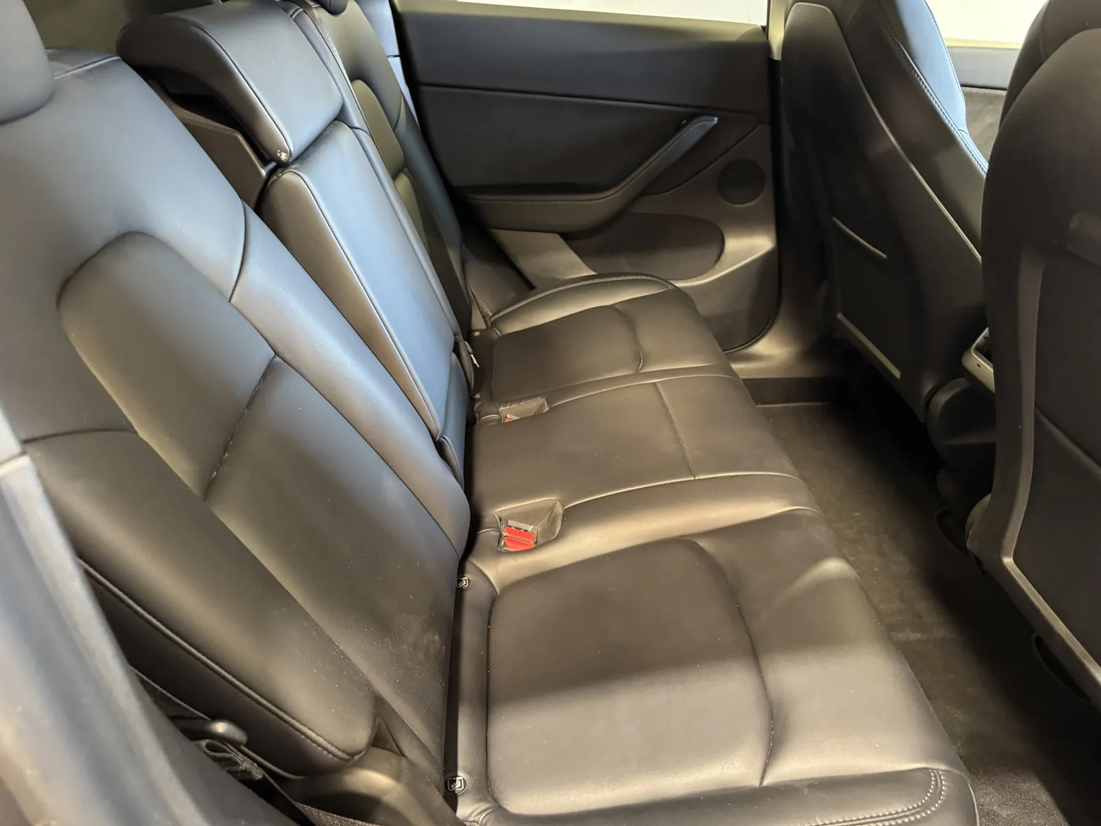 Tesla Model Y photo 8