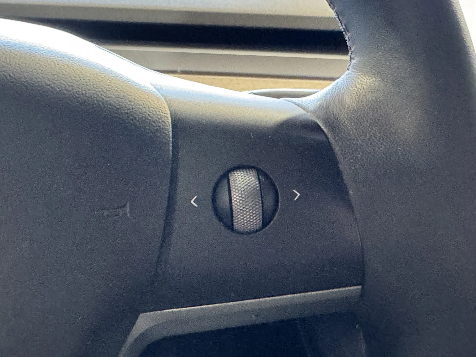 Tesla Model Y photo 17