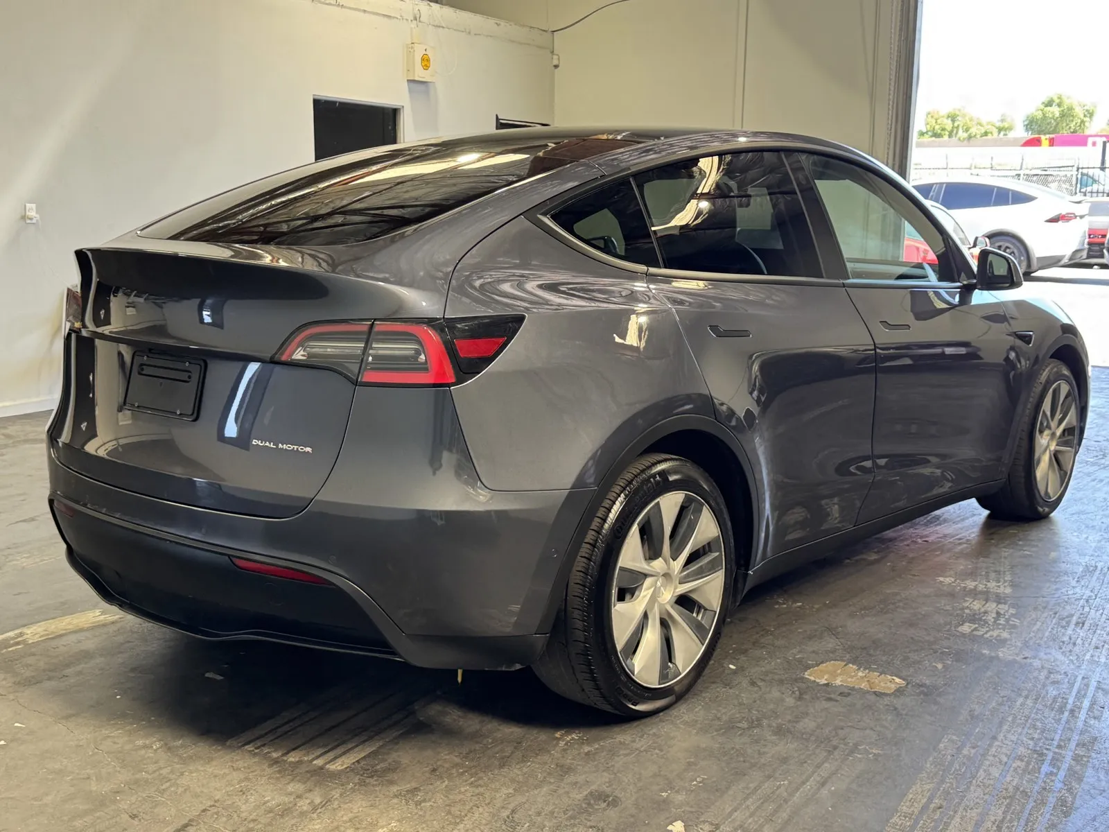 Tesla Model Y photo 4