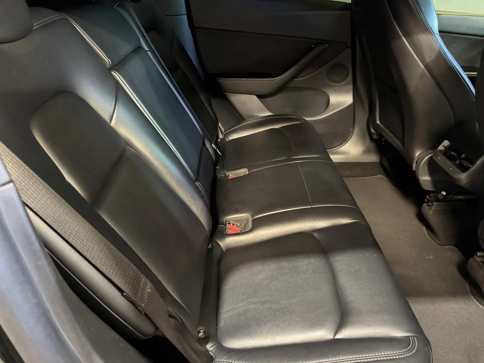 Tesla Model Y photo 8