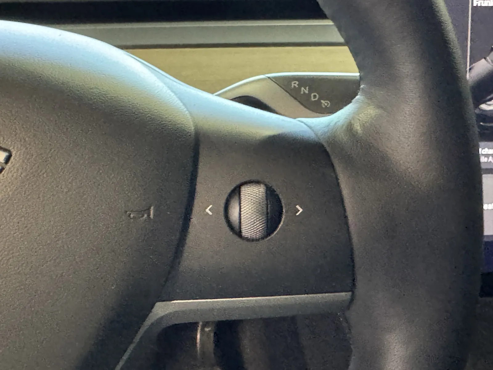 Tesla Model Y photo 19