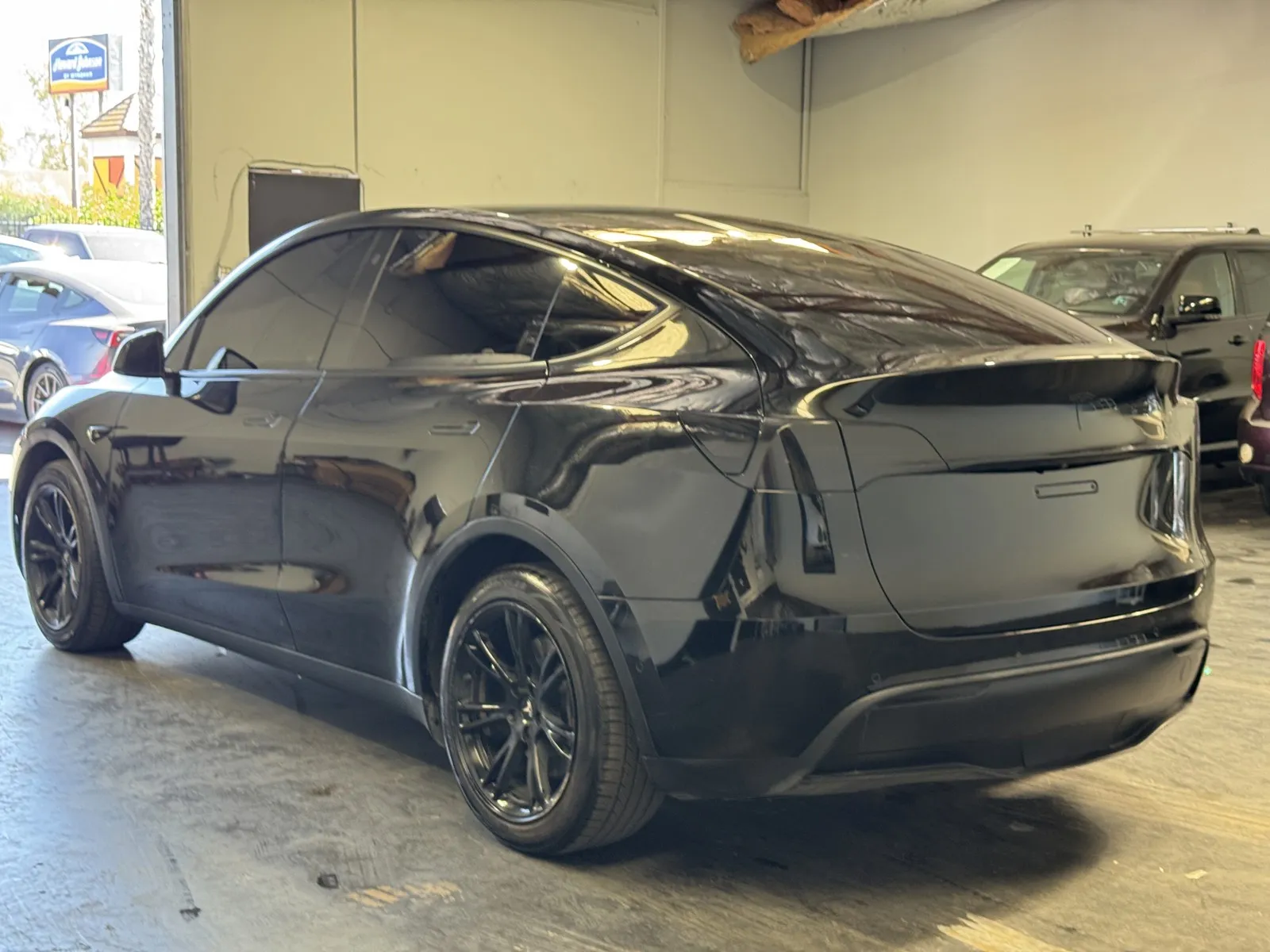Tesla Model Y photo 2