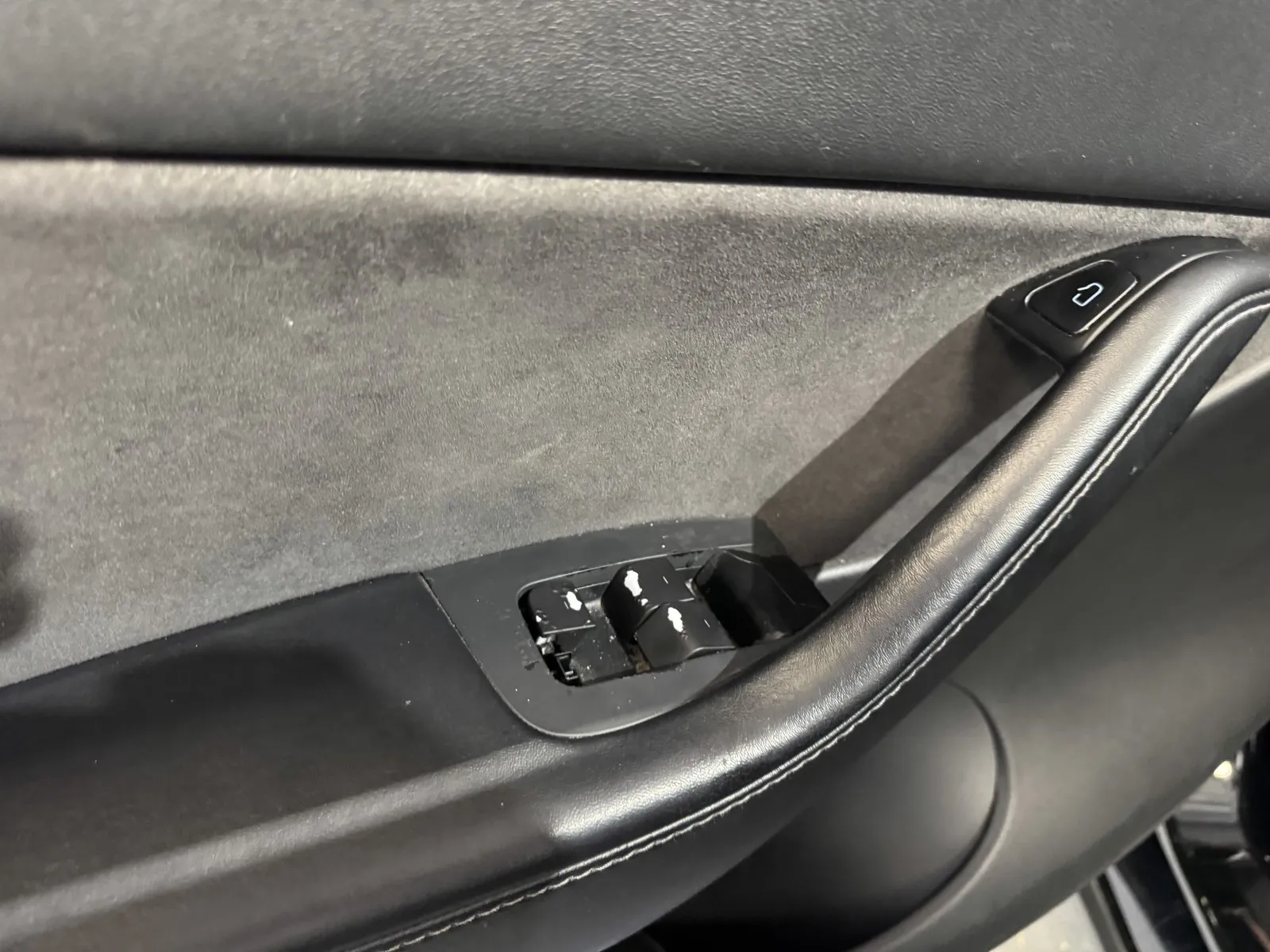 Tesla Model Y photo 14