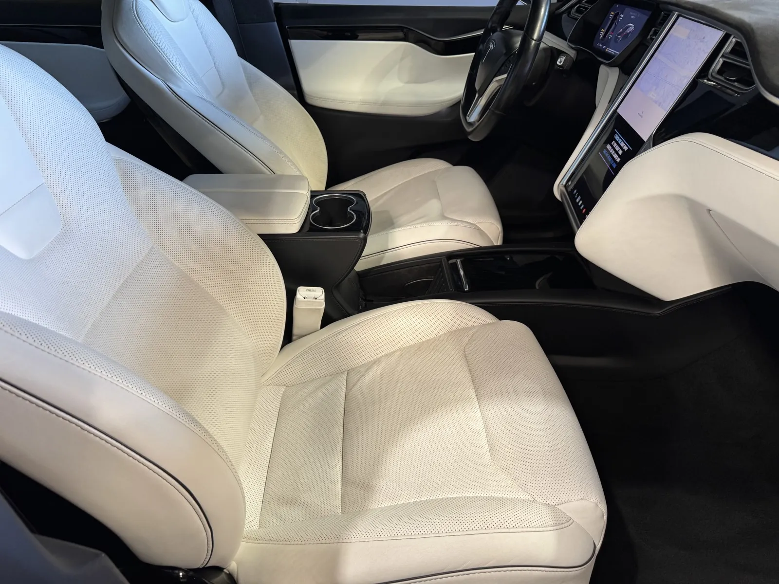 Tesla Model X photo 6