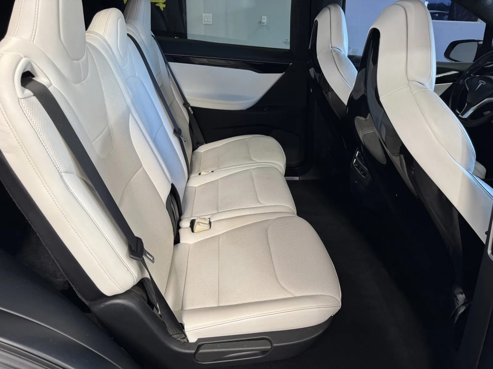 Tesla Model X photo 8