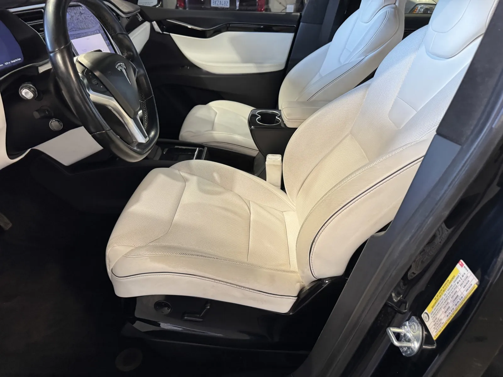 Tesla Model X photo 11