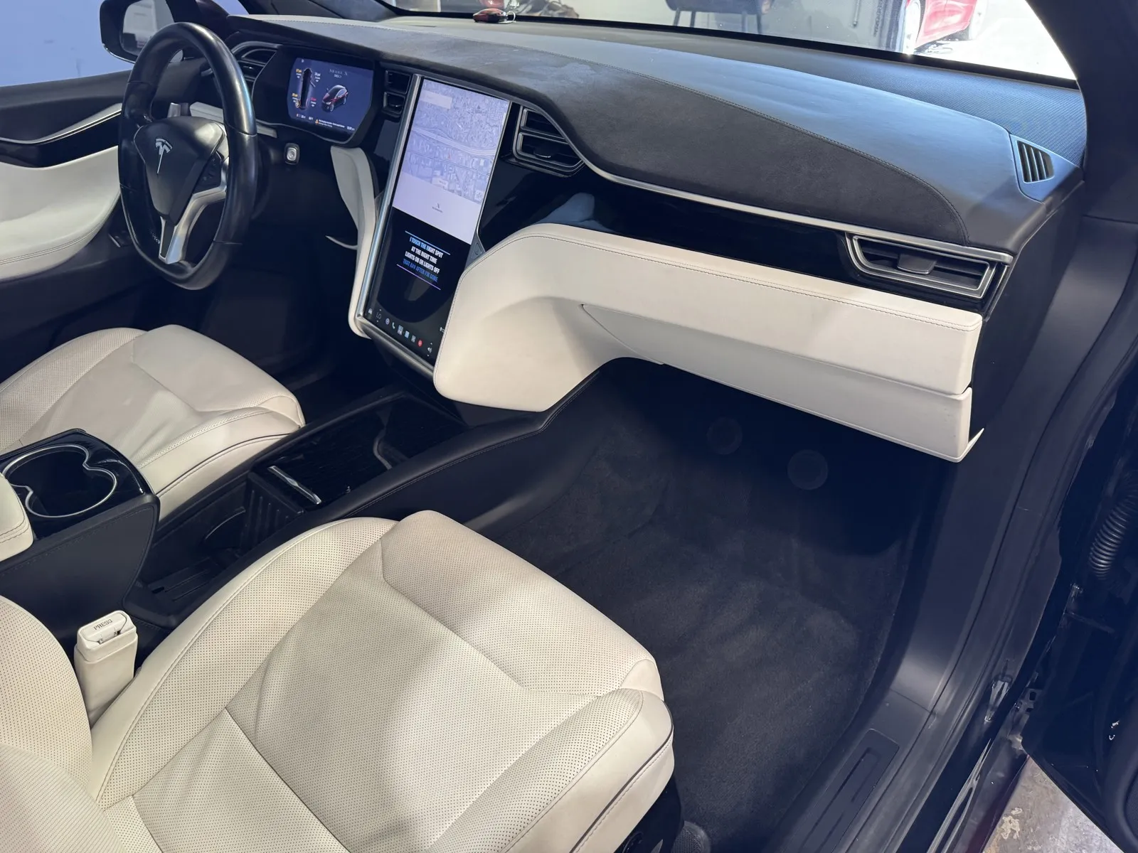 Tesla Model X photo 5