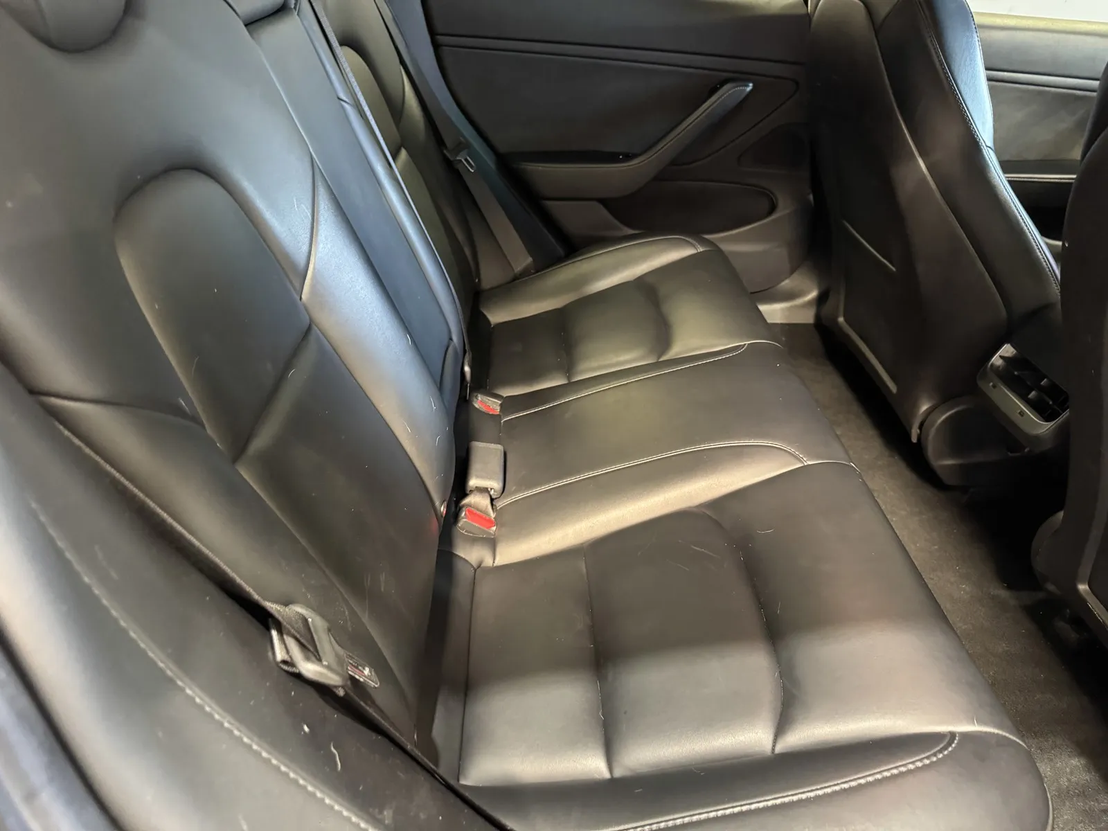 Tesla Model 3 photo 8