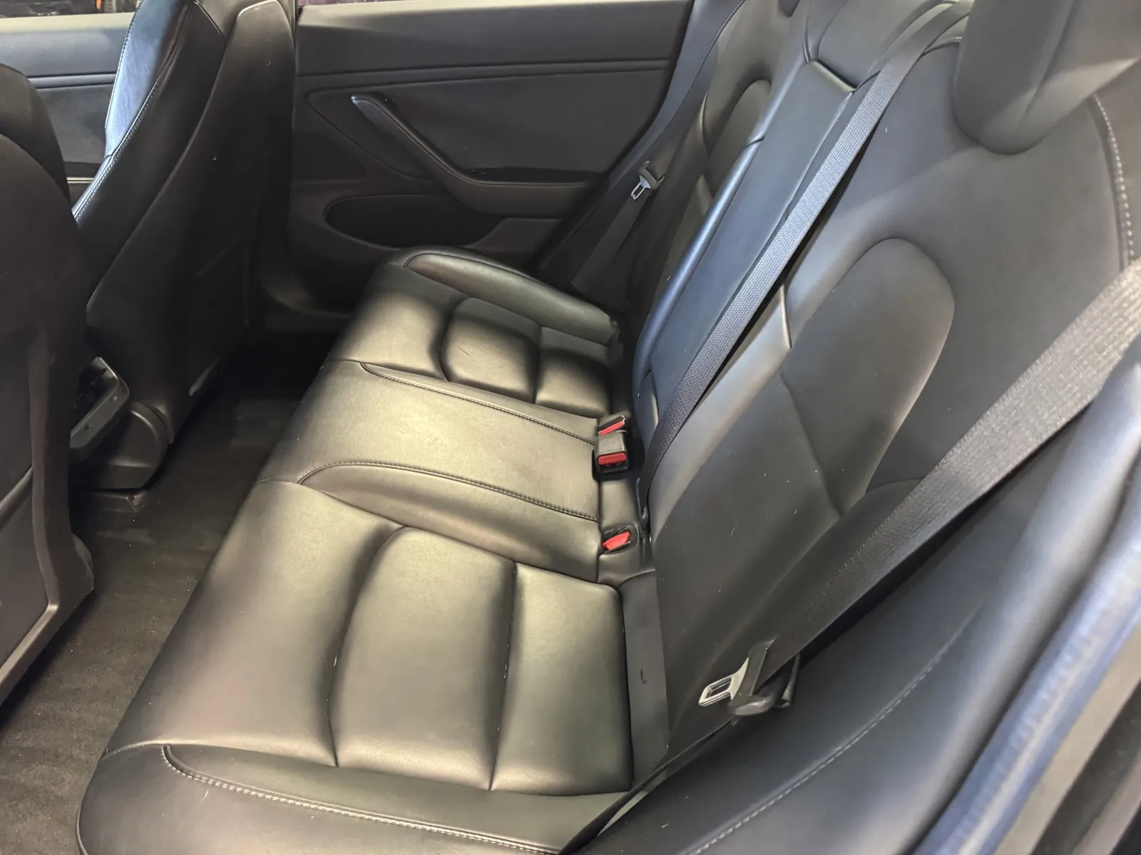 Tesla Model 3 photo 10