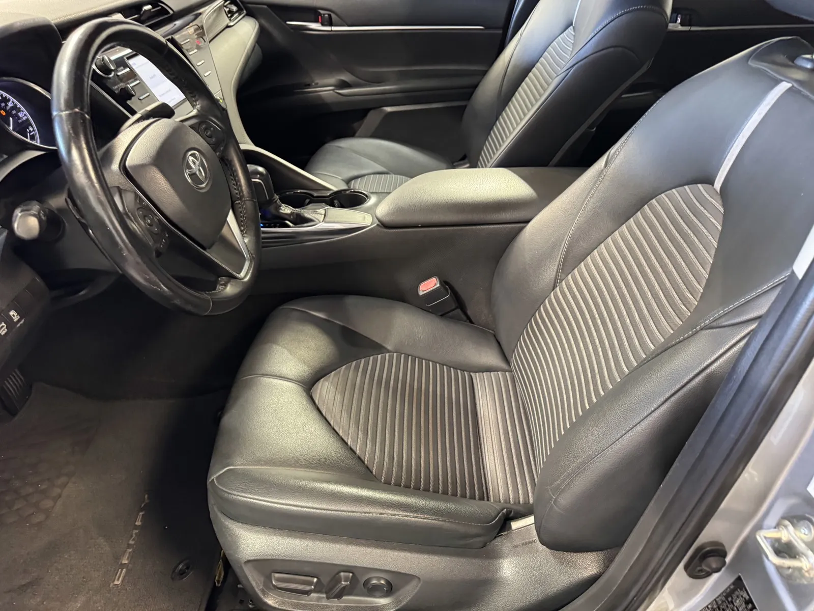 Toyota Camry photo 12