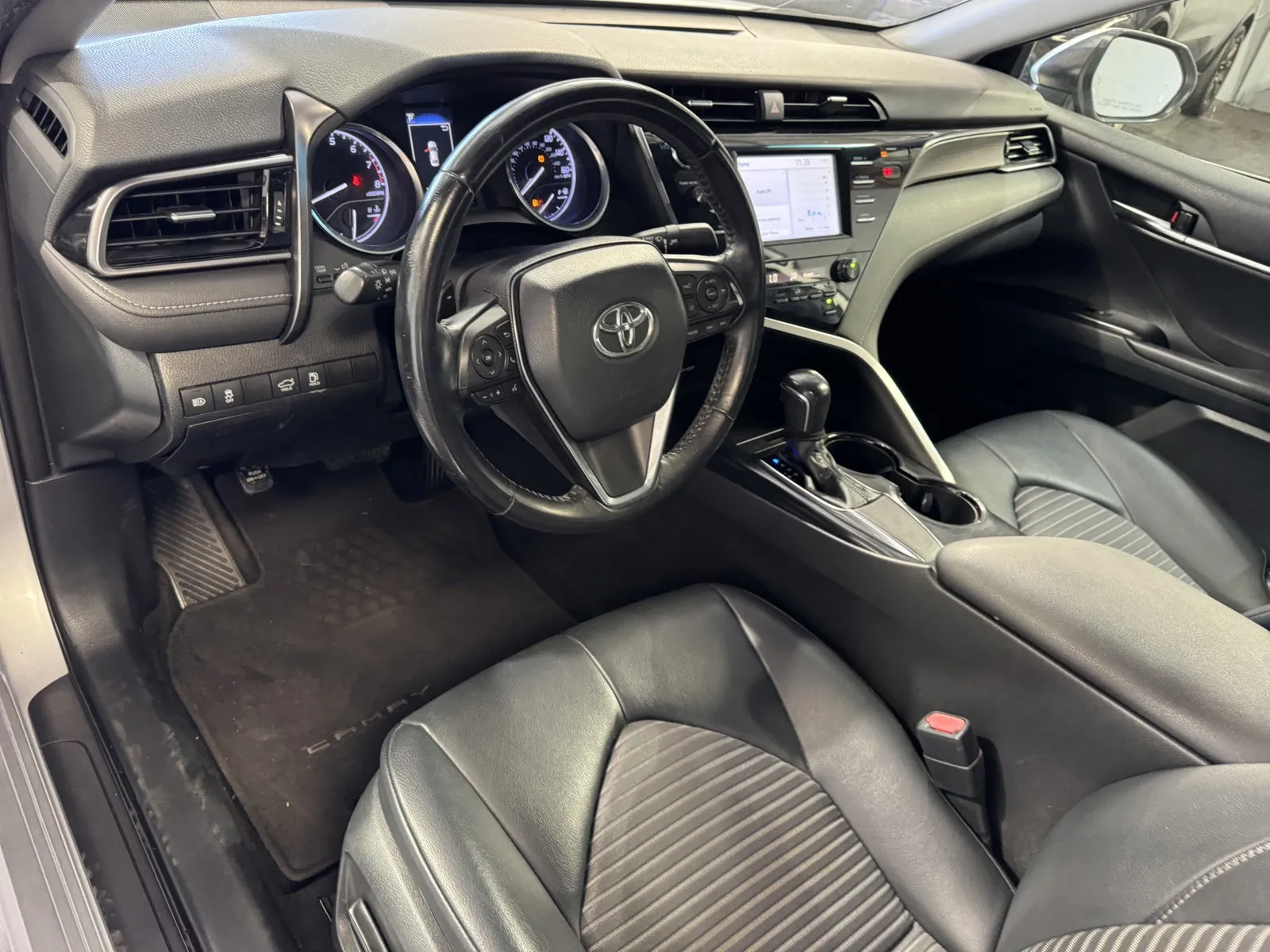 Toyota Camry photo 11