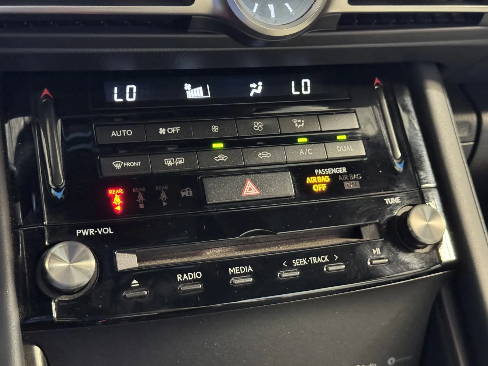 Lexus IS350 photo 16