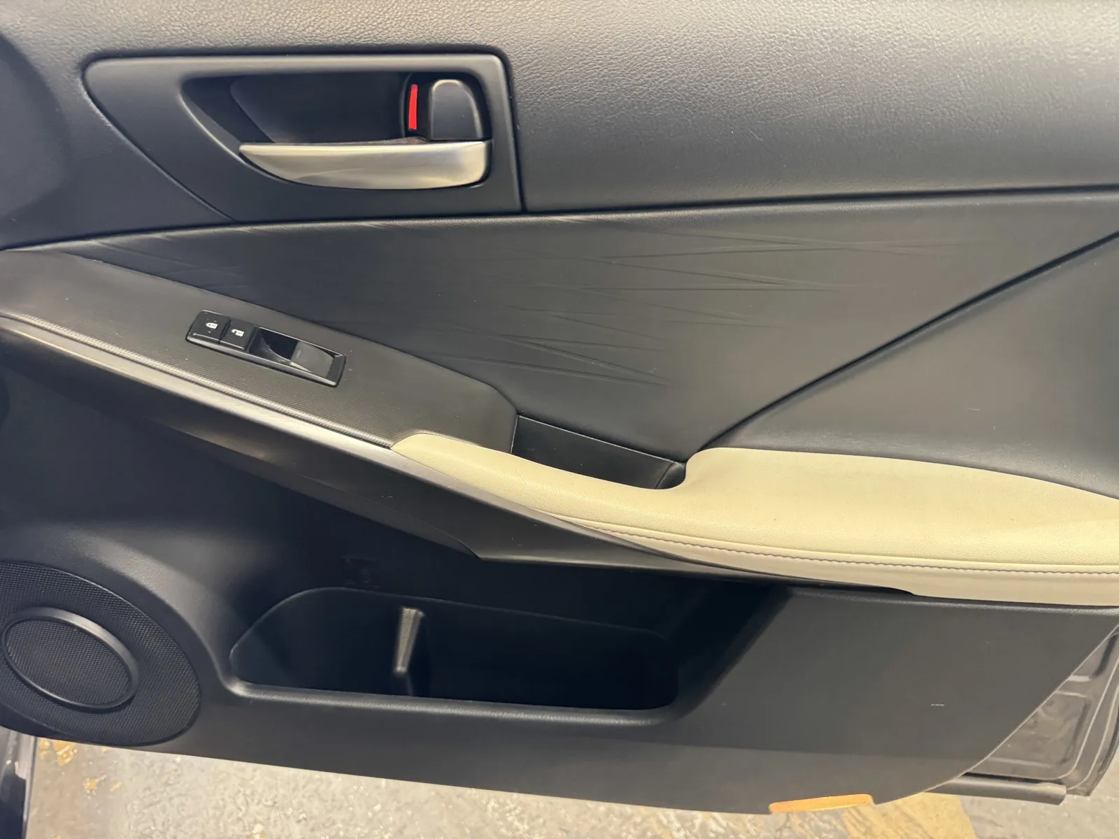 Lexus IS350 photo 7