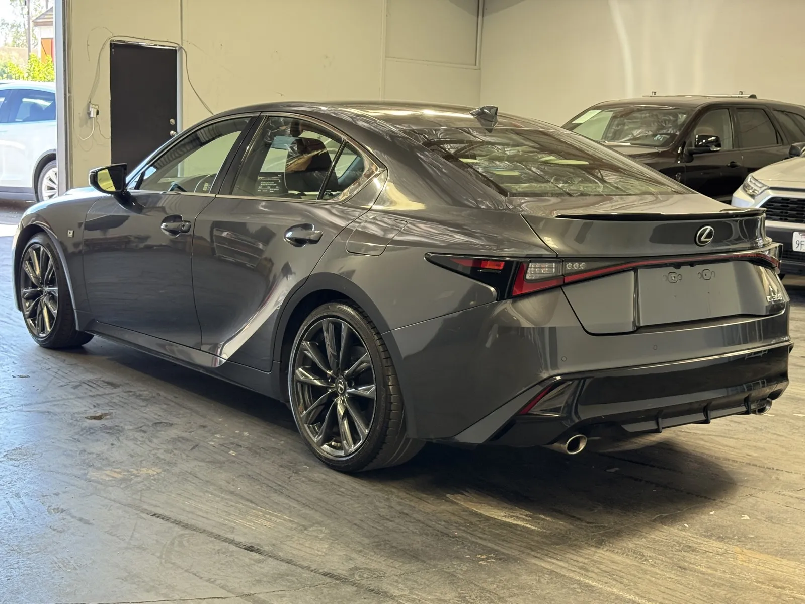 Lexus IS350 photo 2