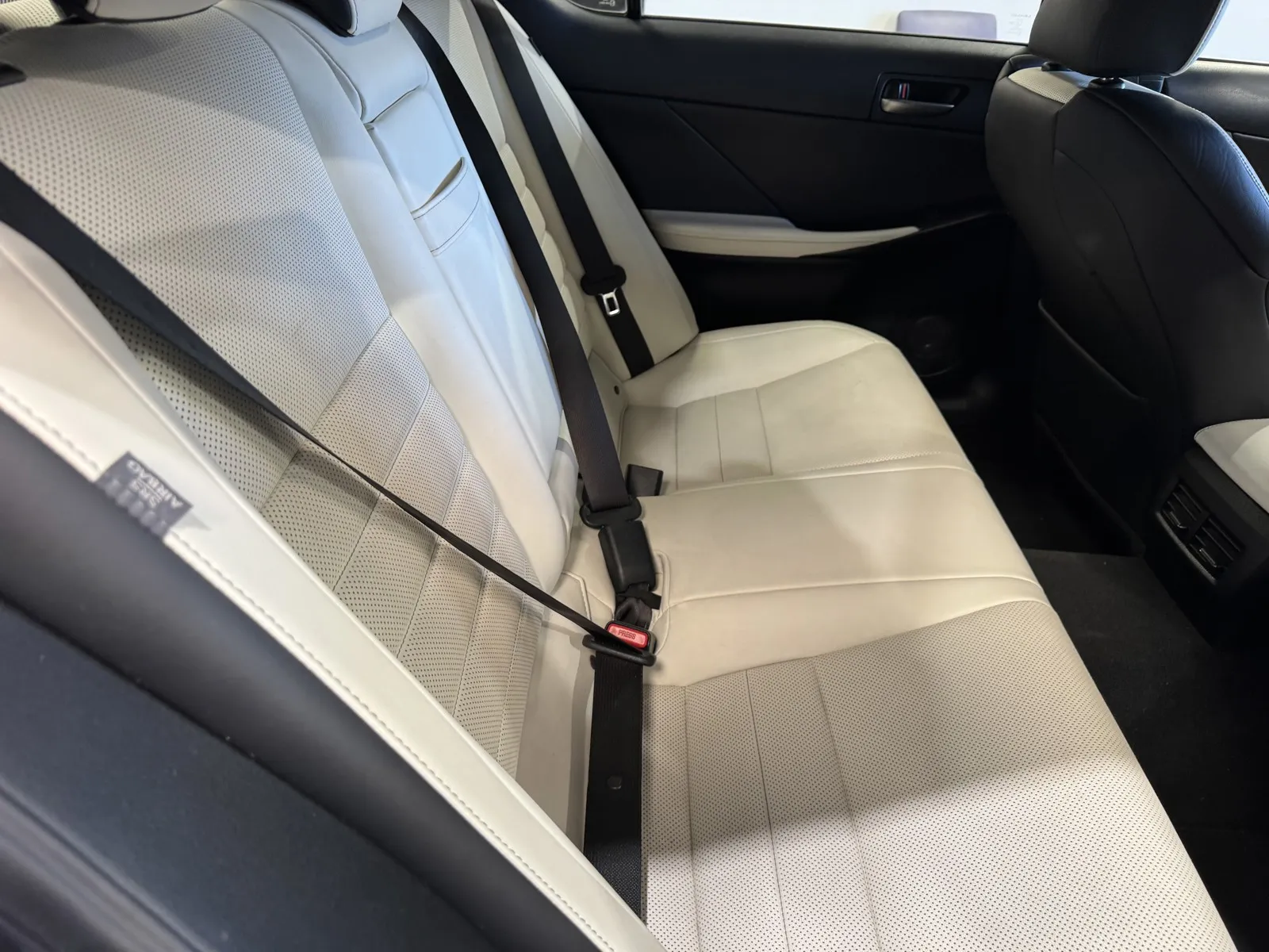 Lexus IS350 photo 8
