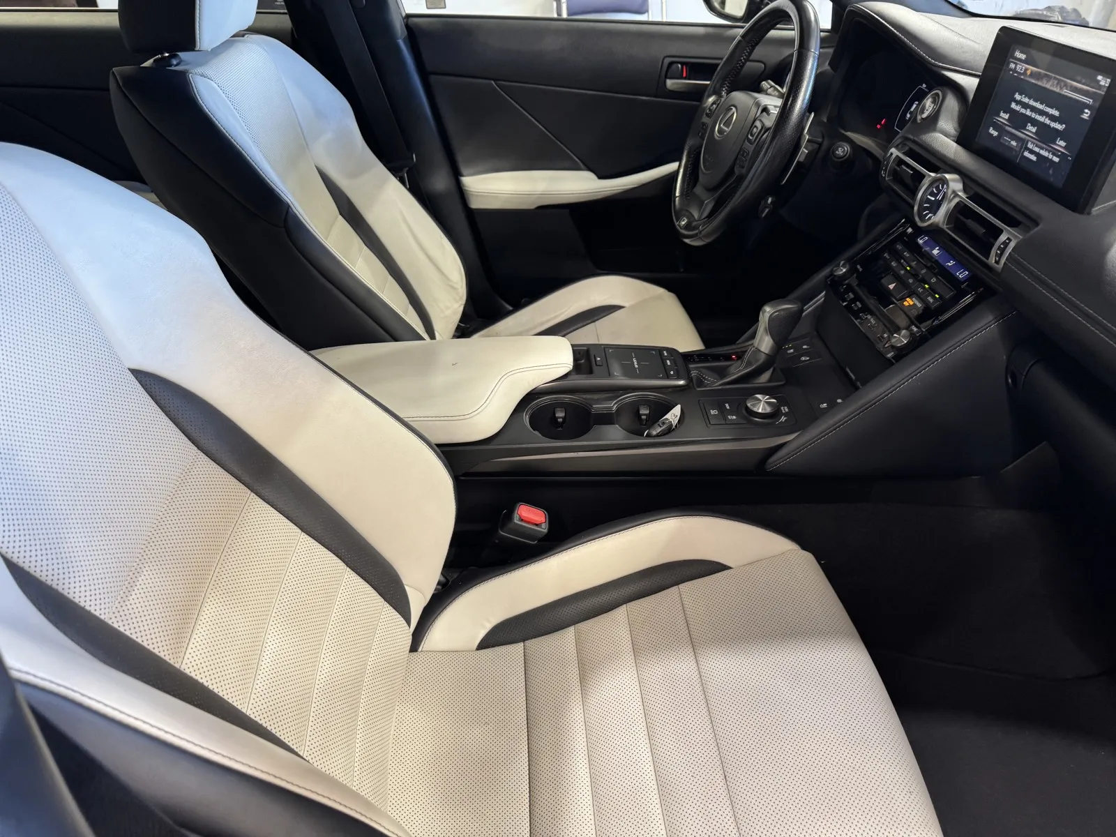 Lexus IS350 photo 6