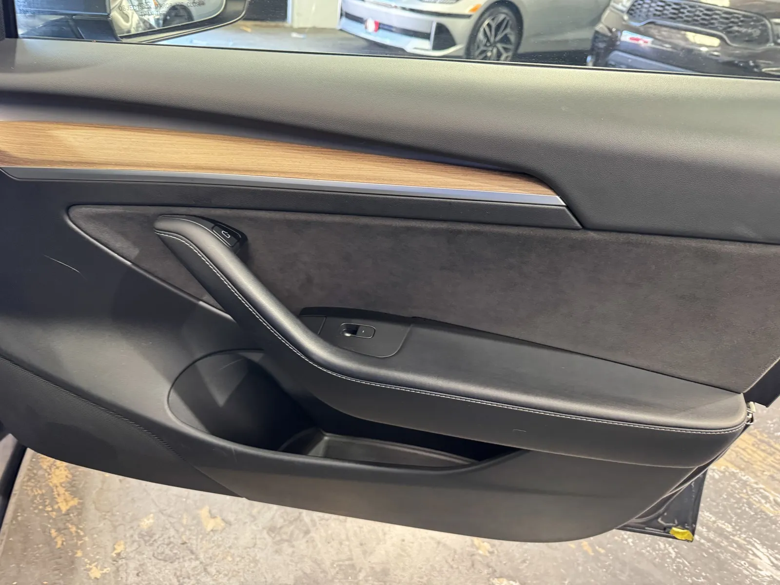 Tesla Model 3 photo 7