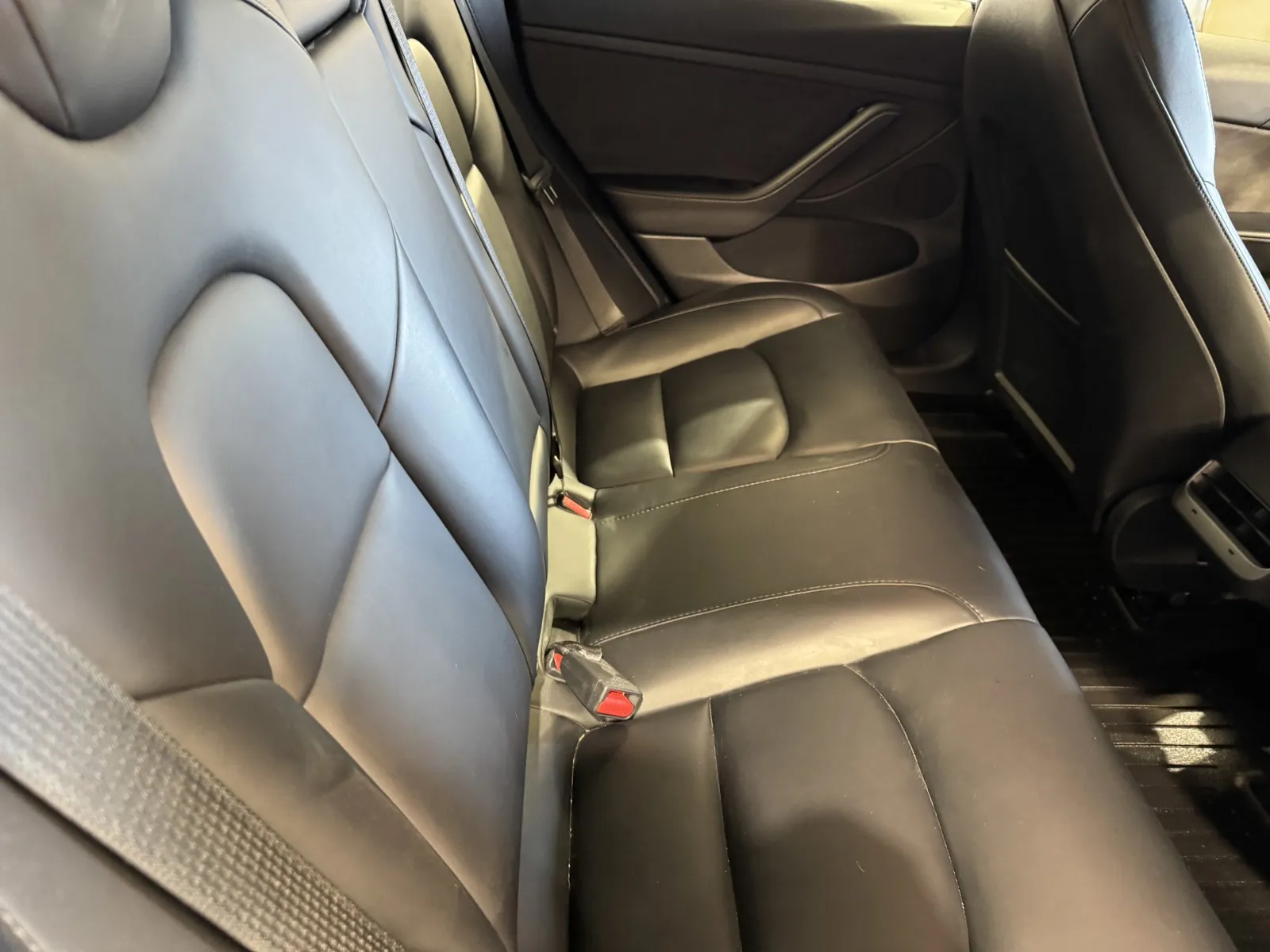 Tesla Model 3 photo 8