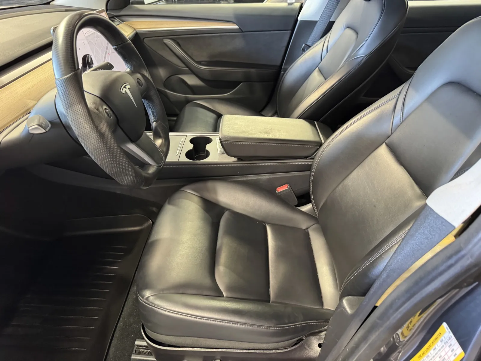 Tesla Model 3 photo 12