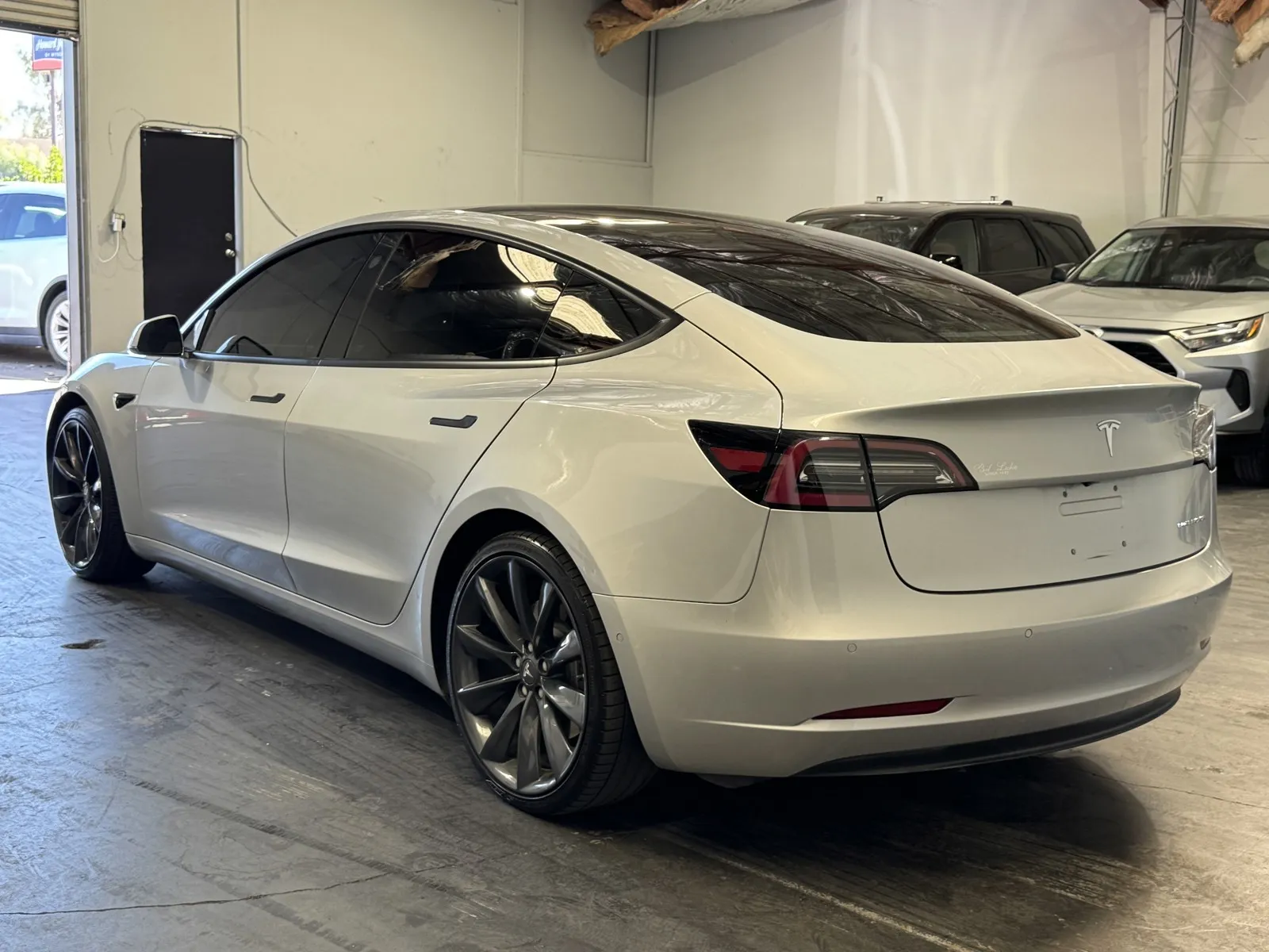 Tesla Model 3 photo 2