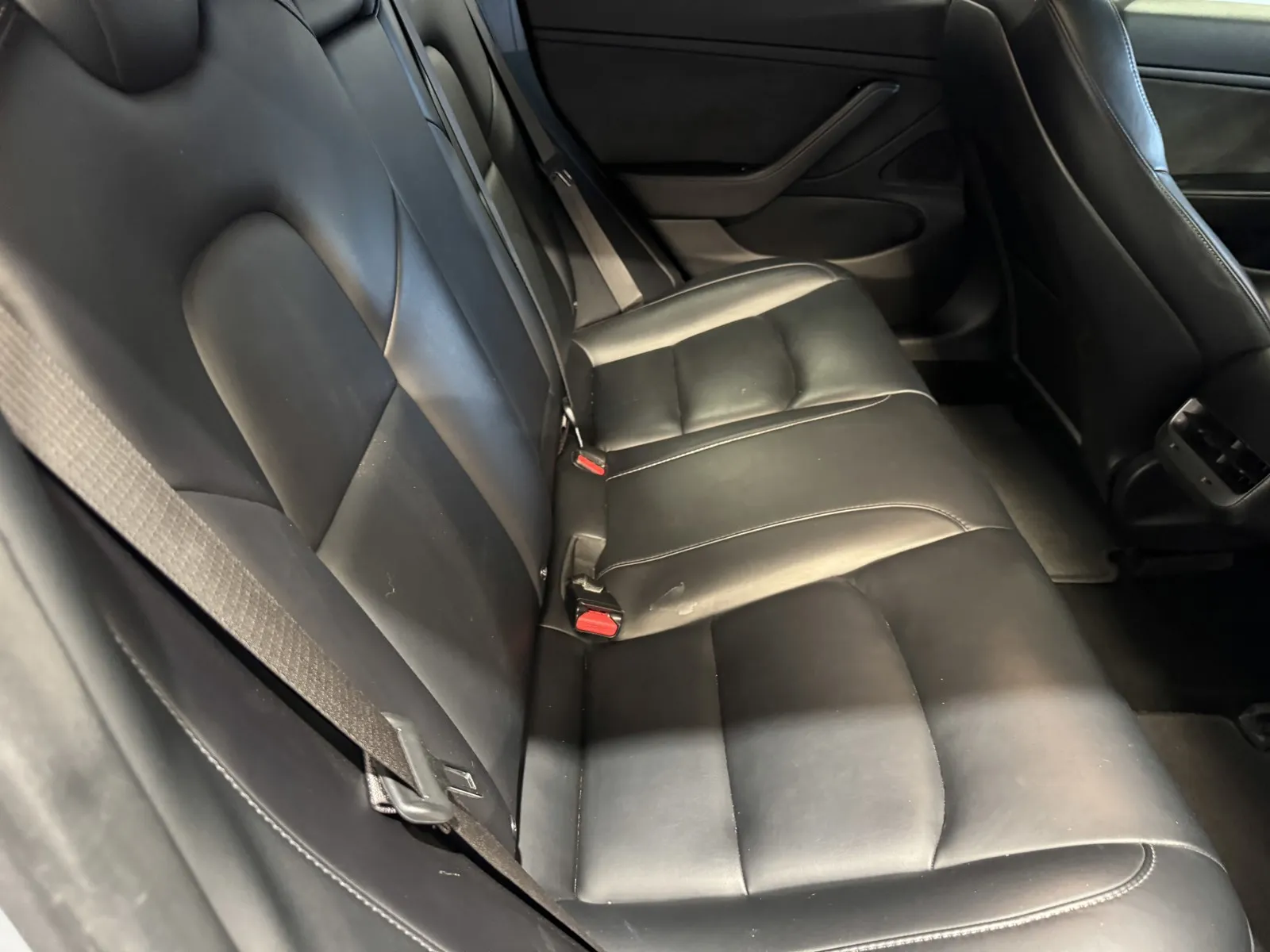 Tesla Model 3 photo 8