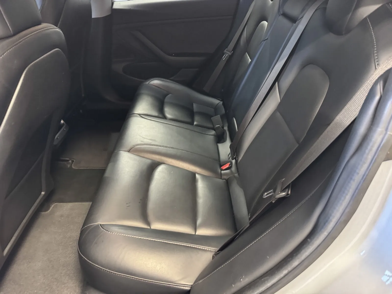 Tesla Model 3 photo 10