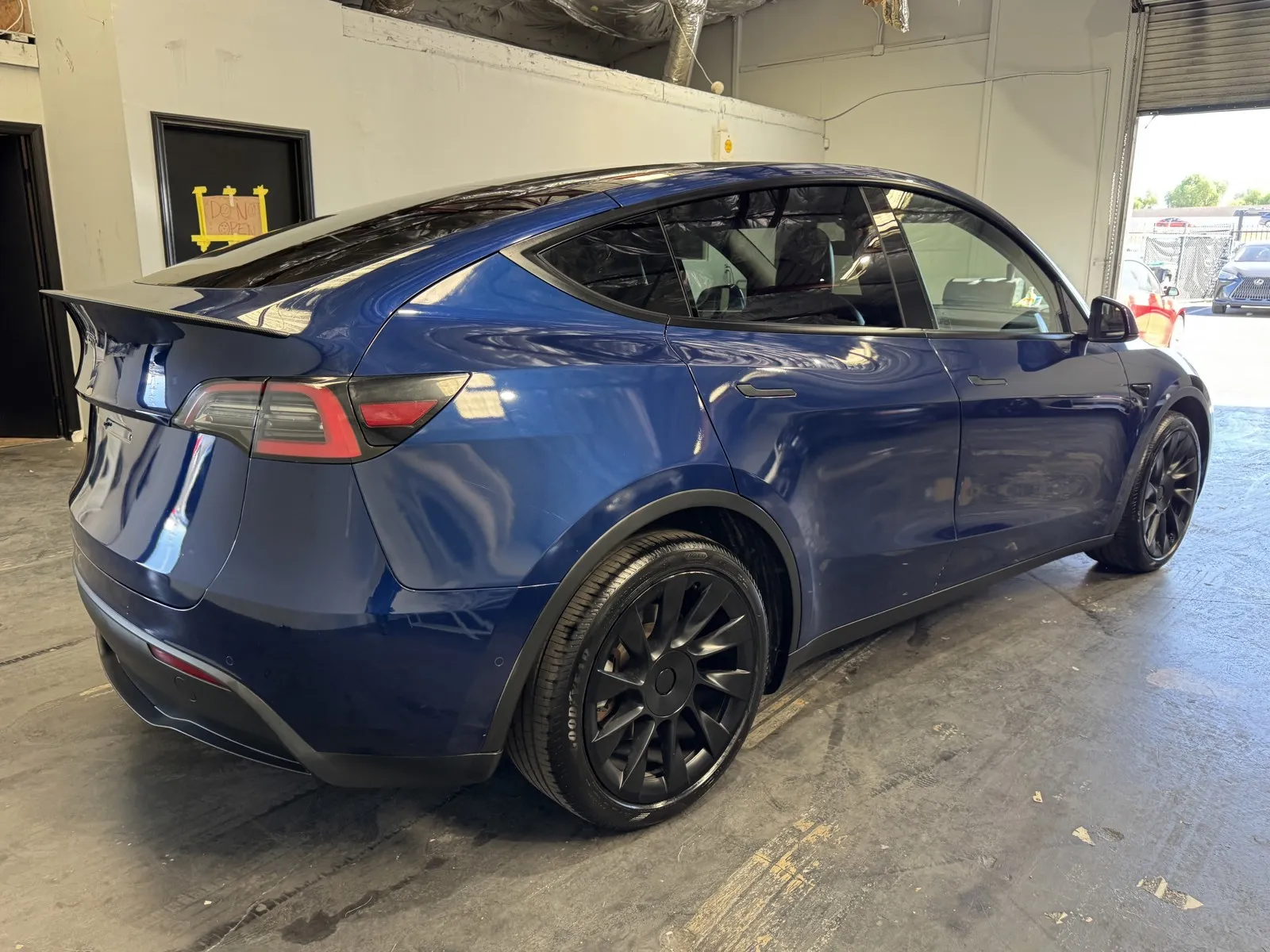 Tesla Model Y photo 4