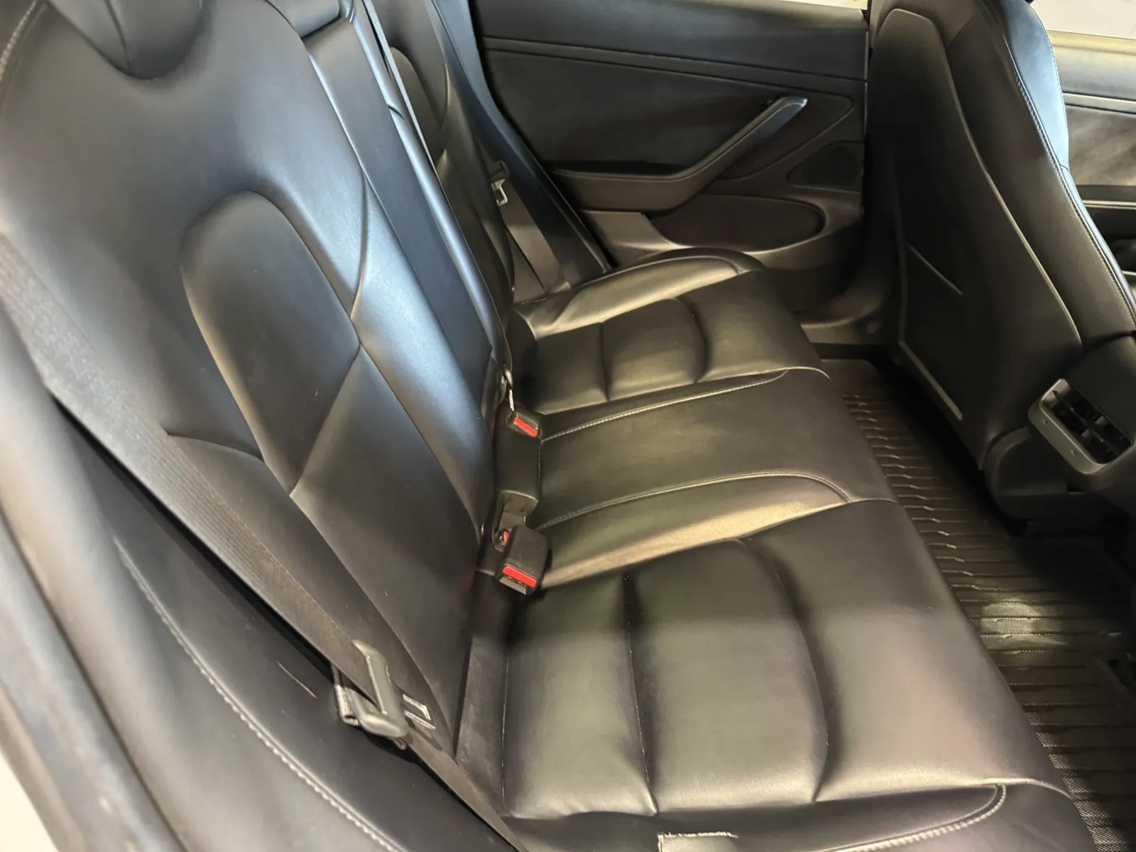 Tesla Model 3 photo 8