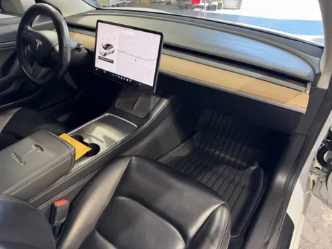 More photos of 2021 Tesla Model 3 Standard Range Plus at Premium Autos - Norco, CA