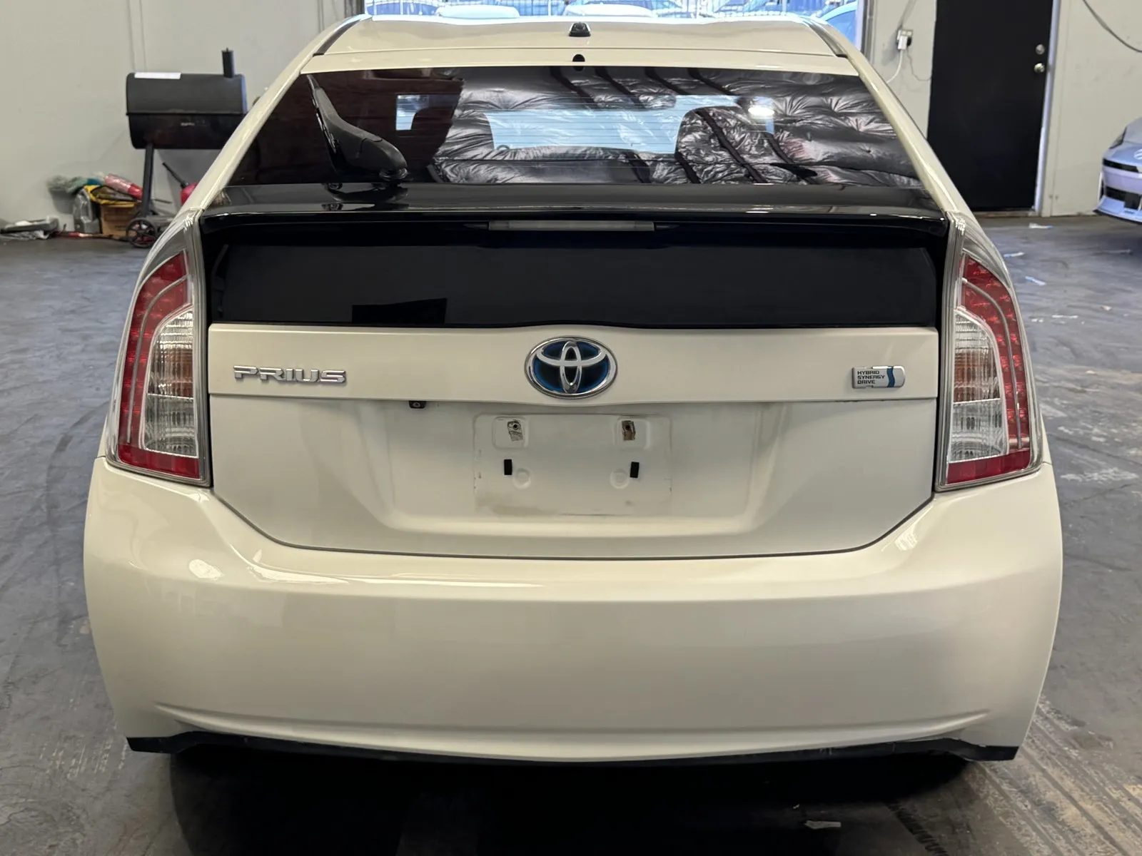 Toyota Prius photo 3
