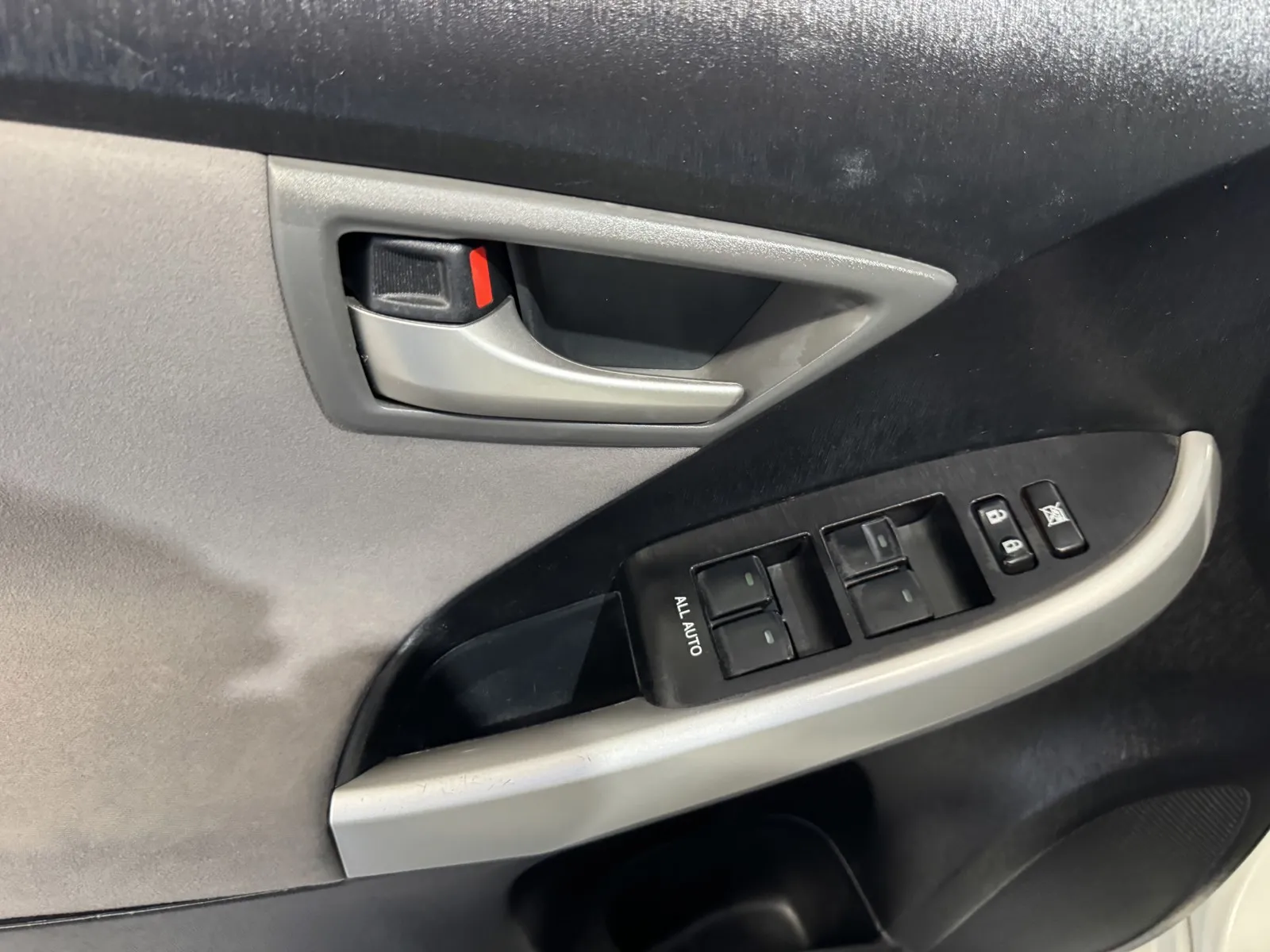 Toyota Prius photo 14