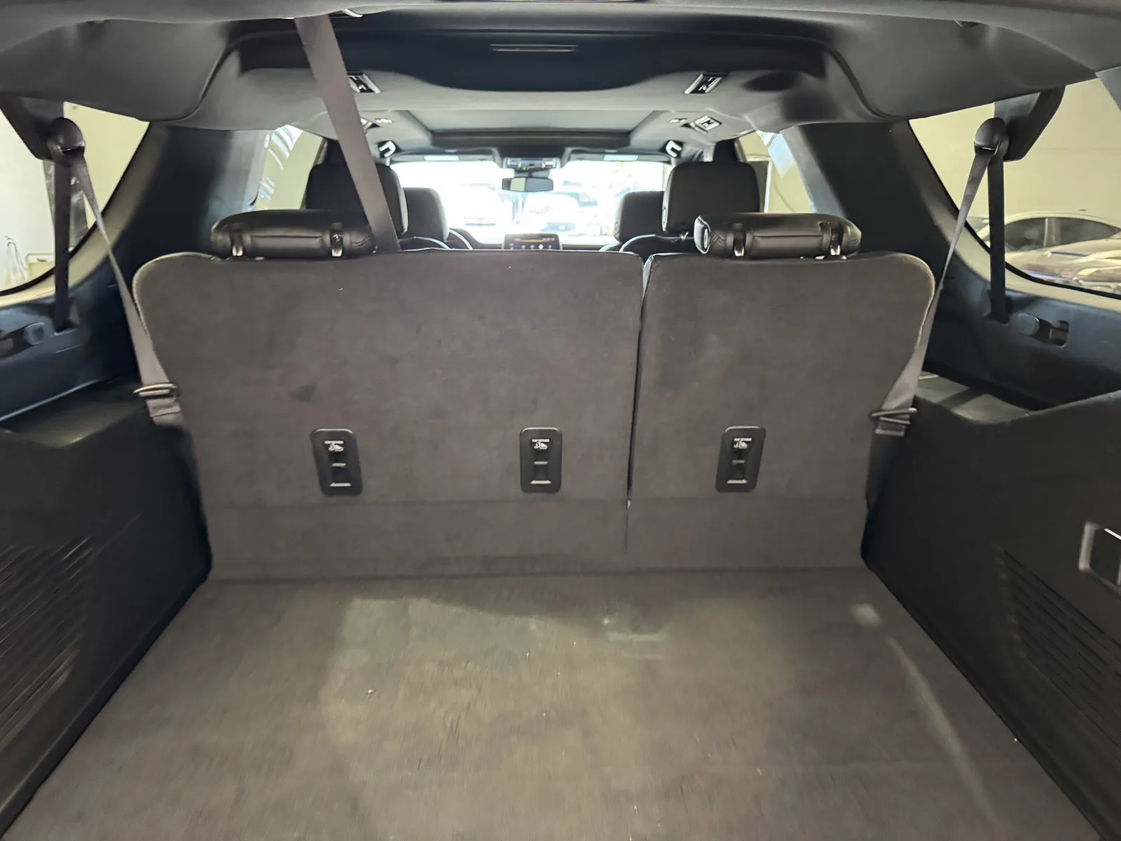 Chevrolet Suburban photo 11