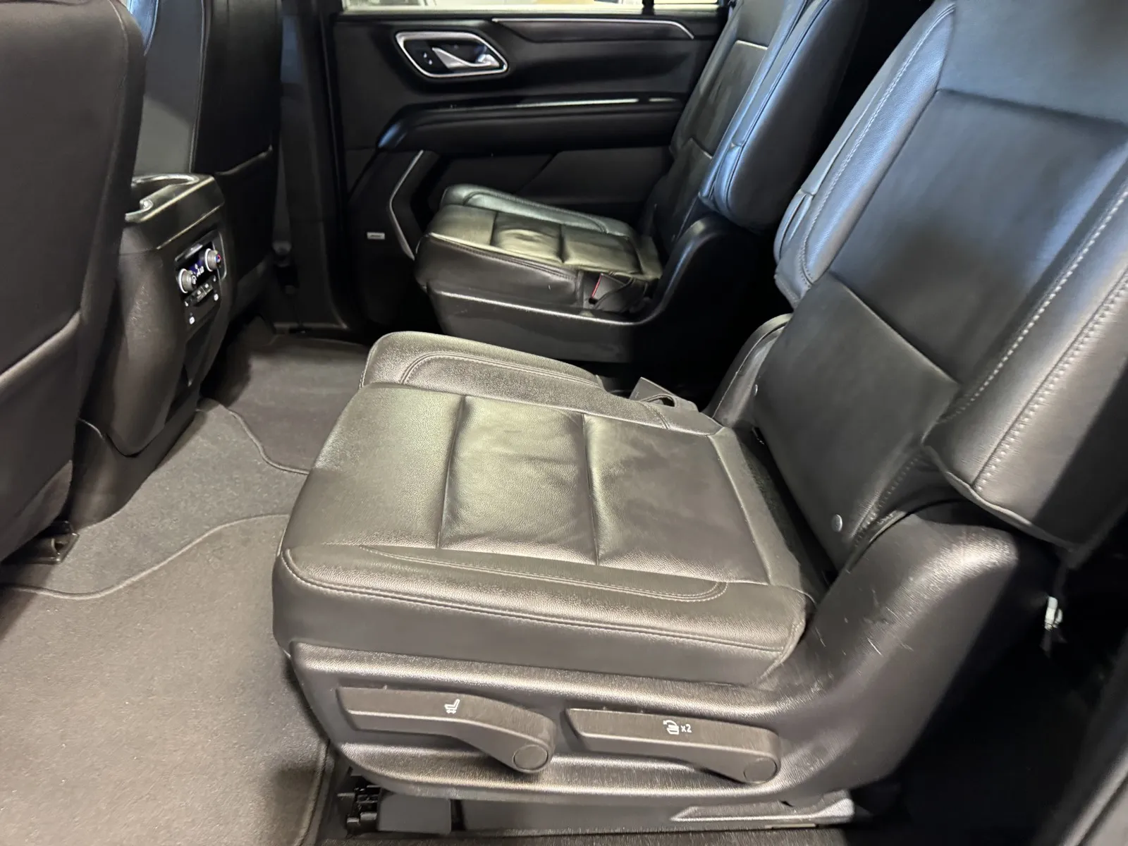 Chevrolet Suburban photo 12