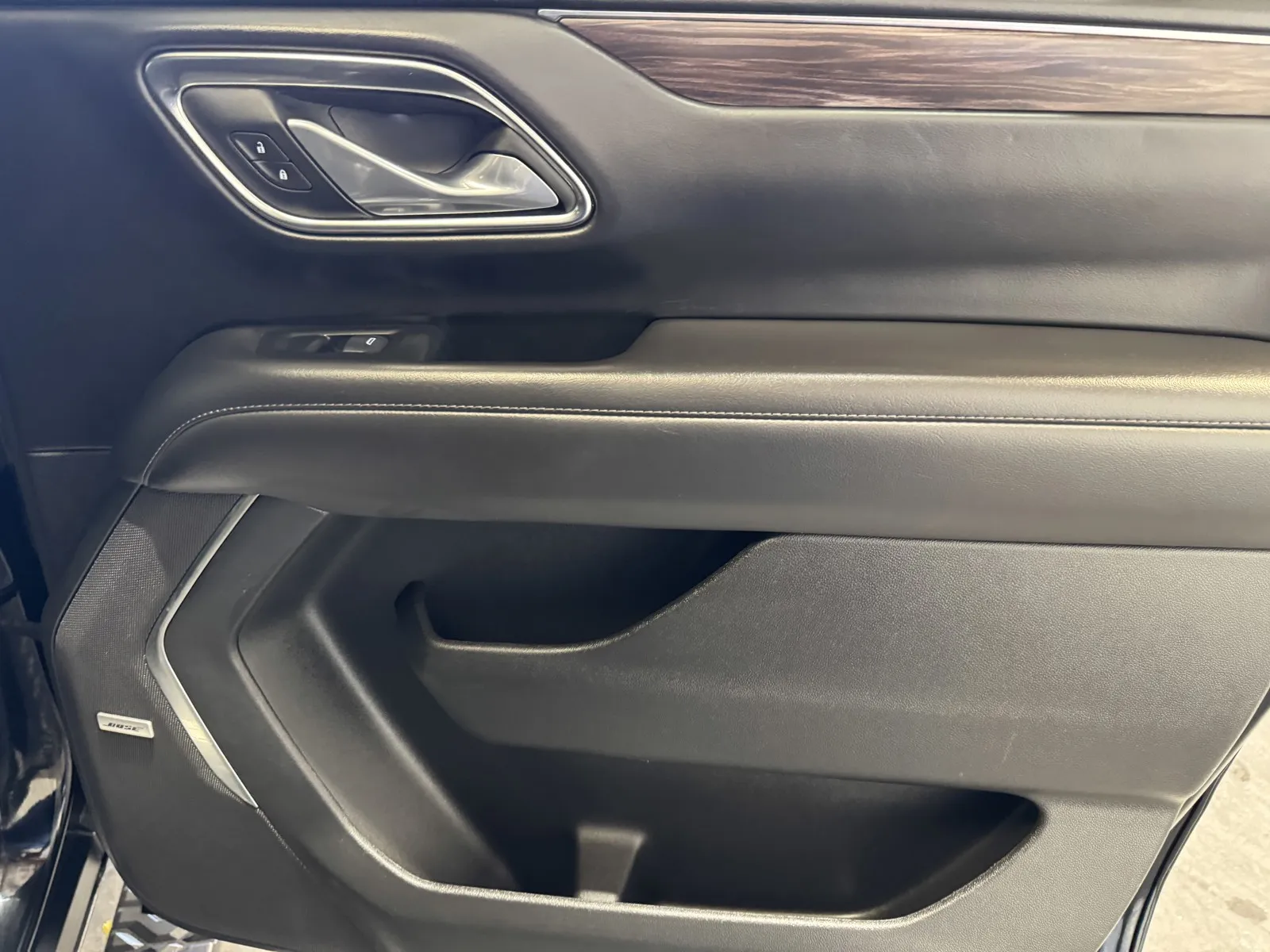 Chevrolet Suburban photo 9