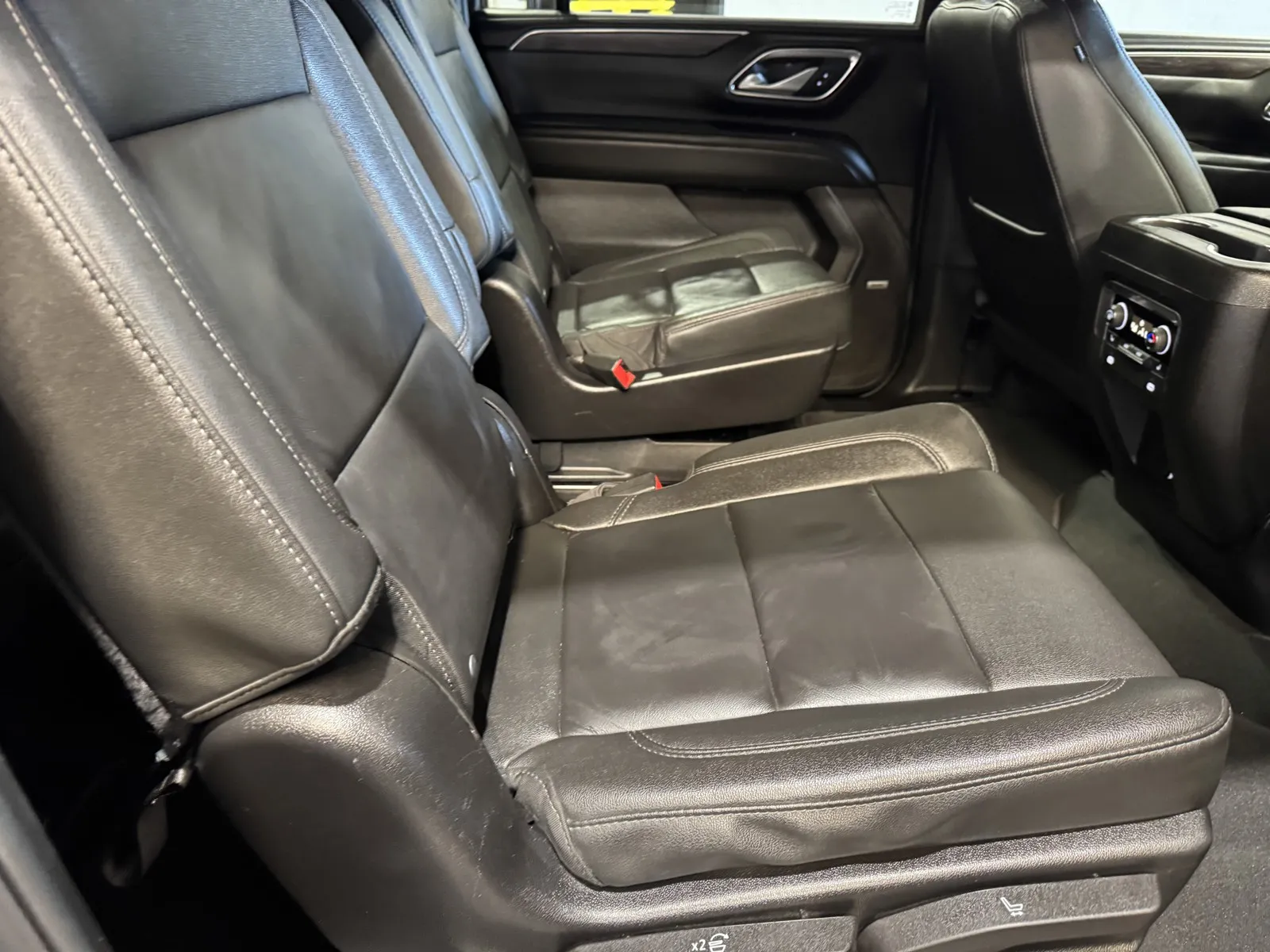 Chevrolet Suburban photo 8
