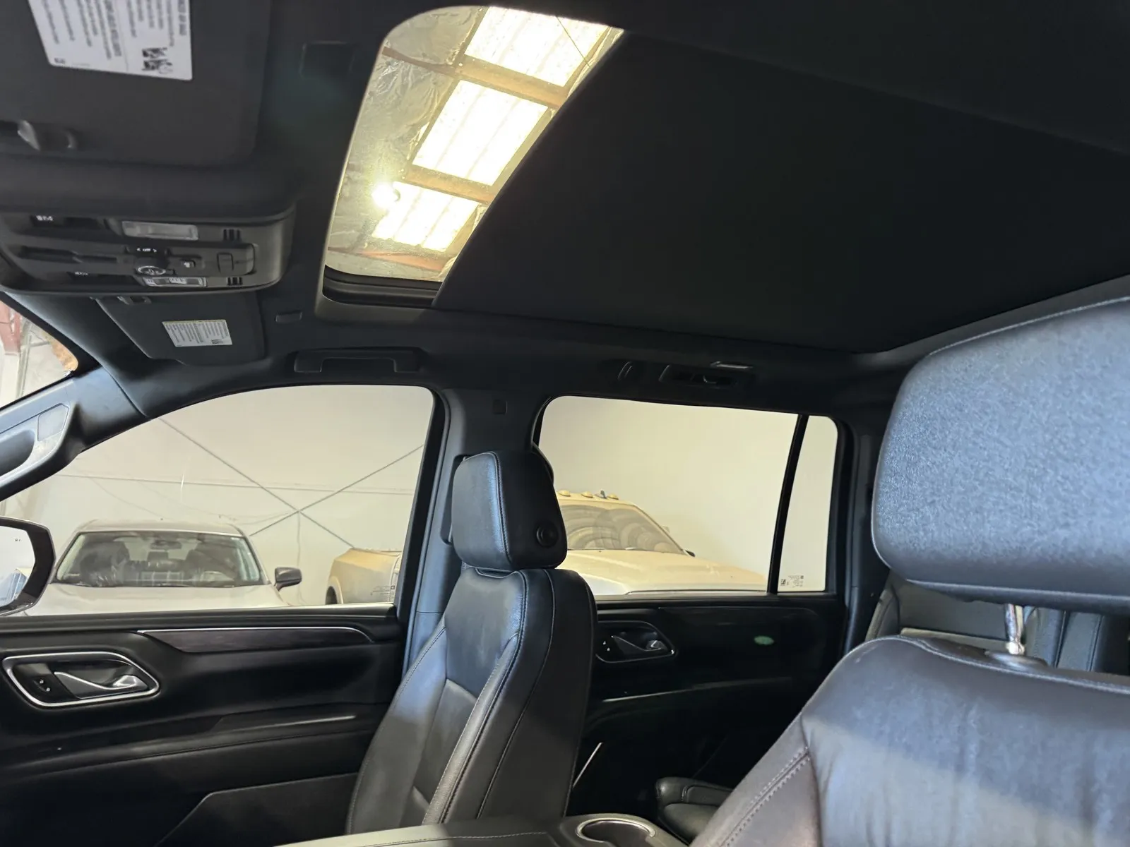 Chevrolet Suburban photo 17