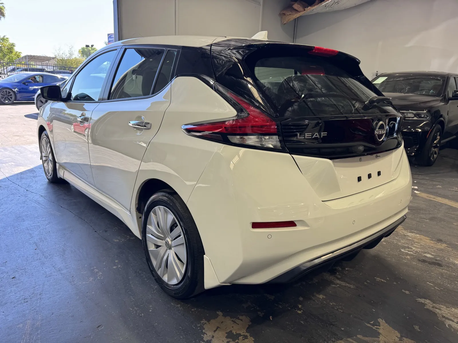 Nissan Leaf photo 2