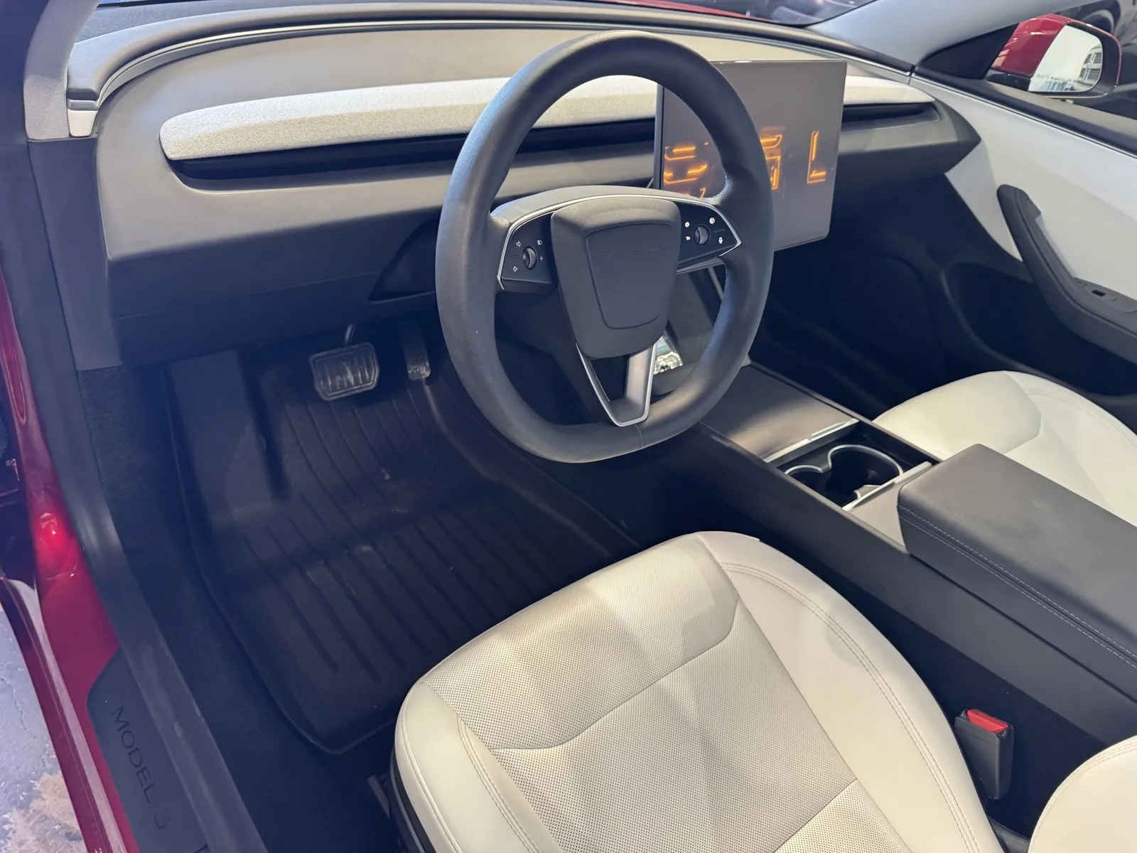 Tesla Model 3 photo 11