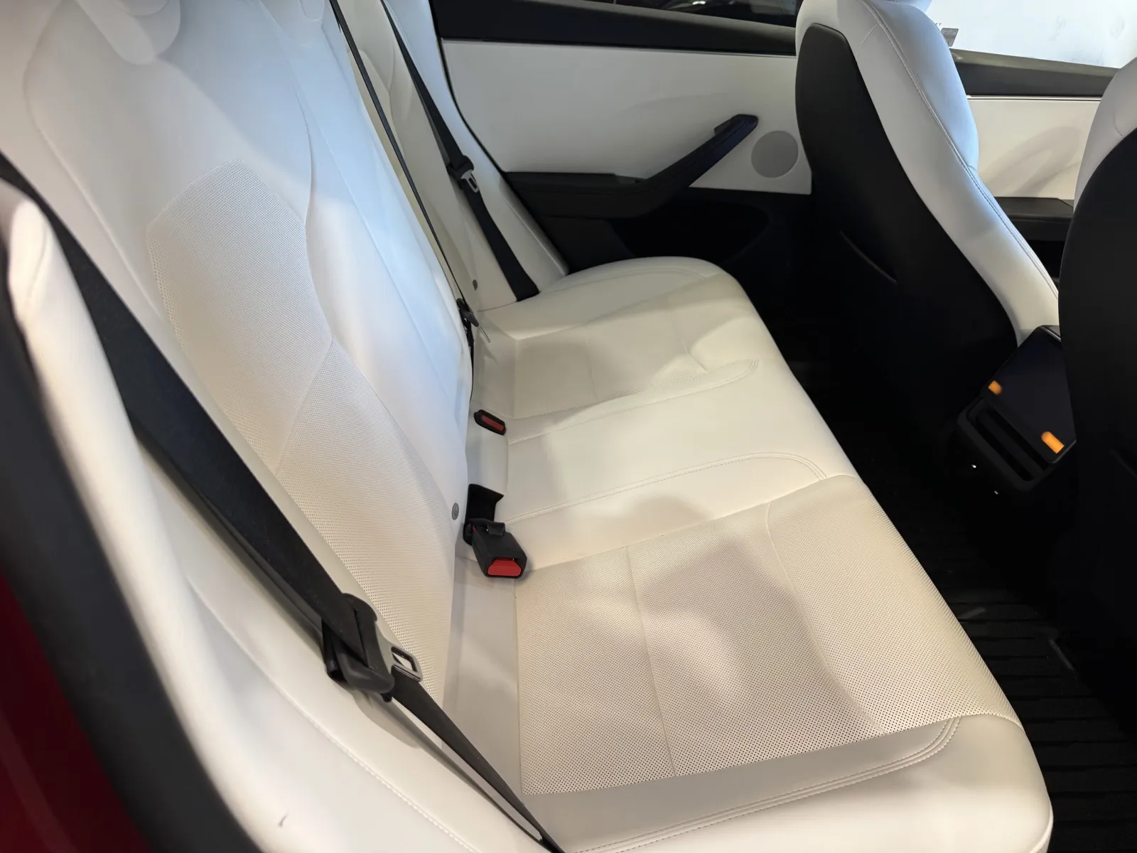 Tesla Model 3 photo 8