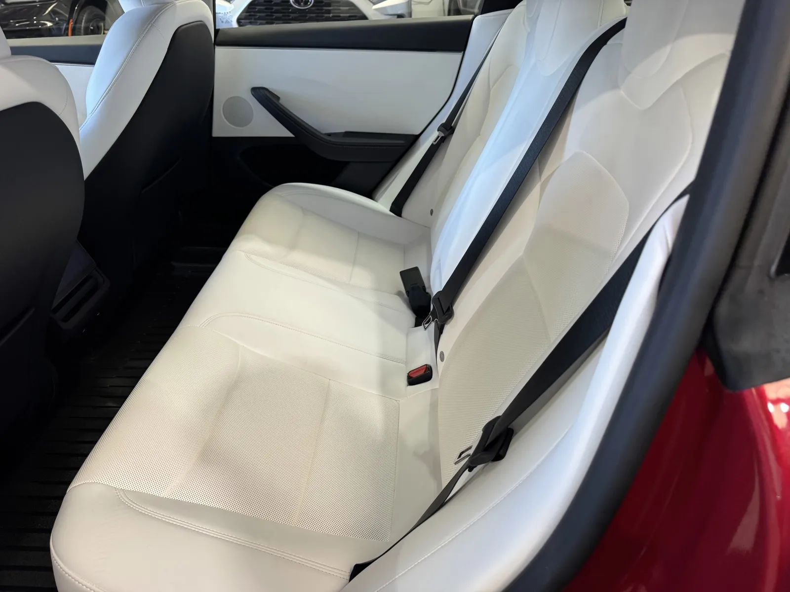 Tesla Model 3 photo 10