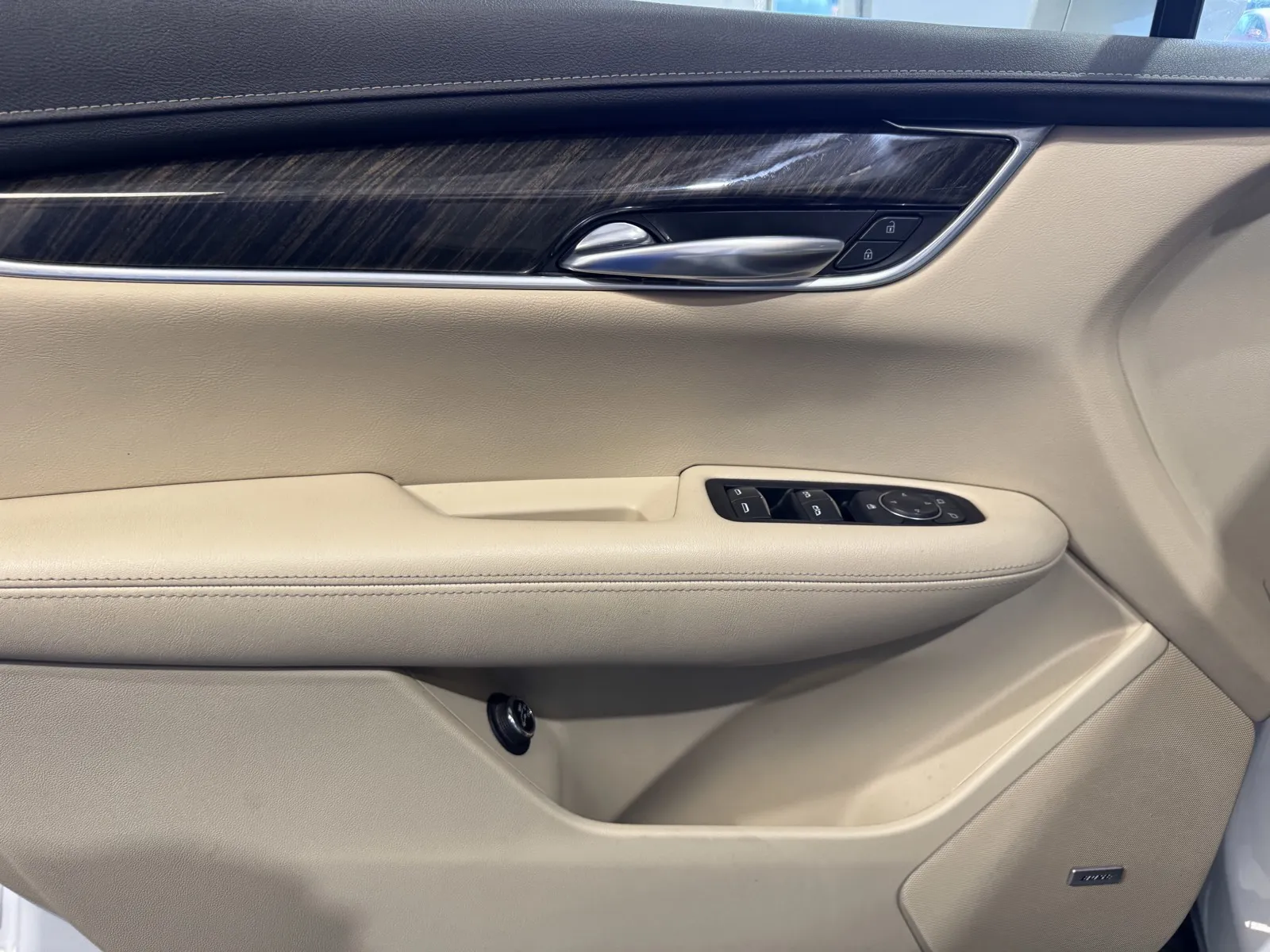 Cadillac XT5 photo 15