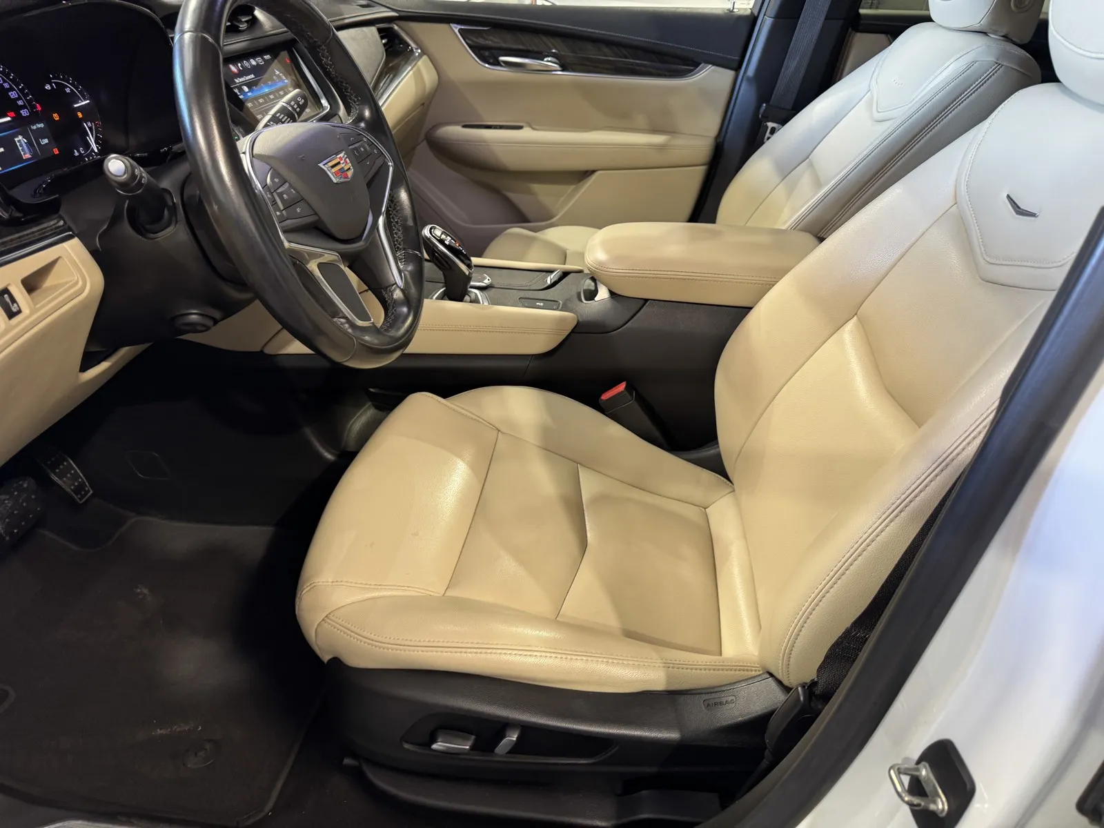 Cadillac XT5 photo 14