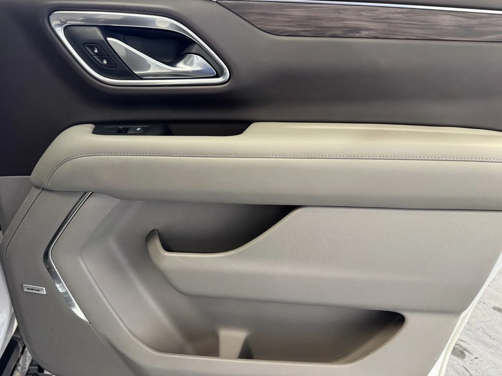 Chevrolet Suburban photo 8