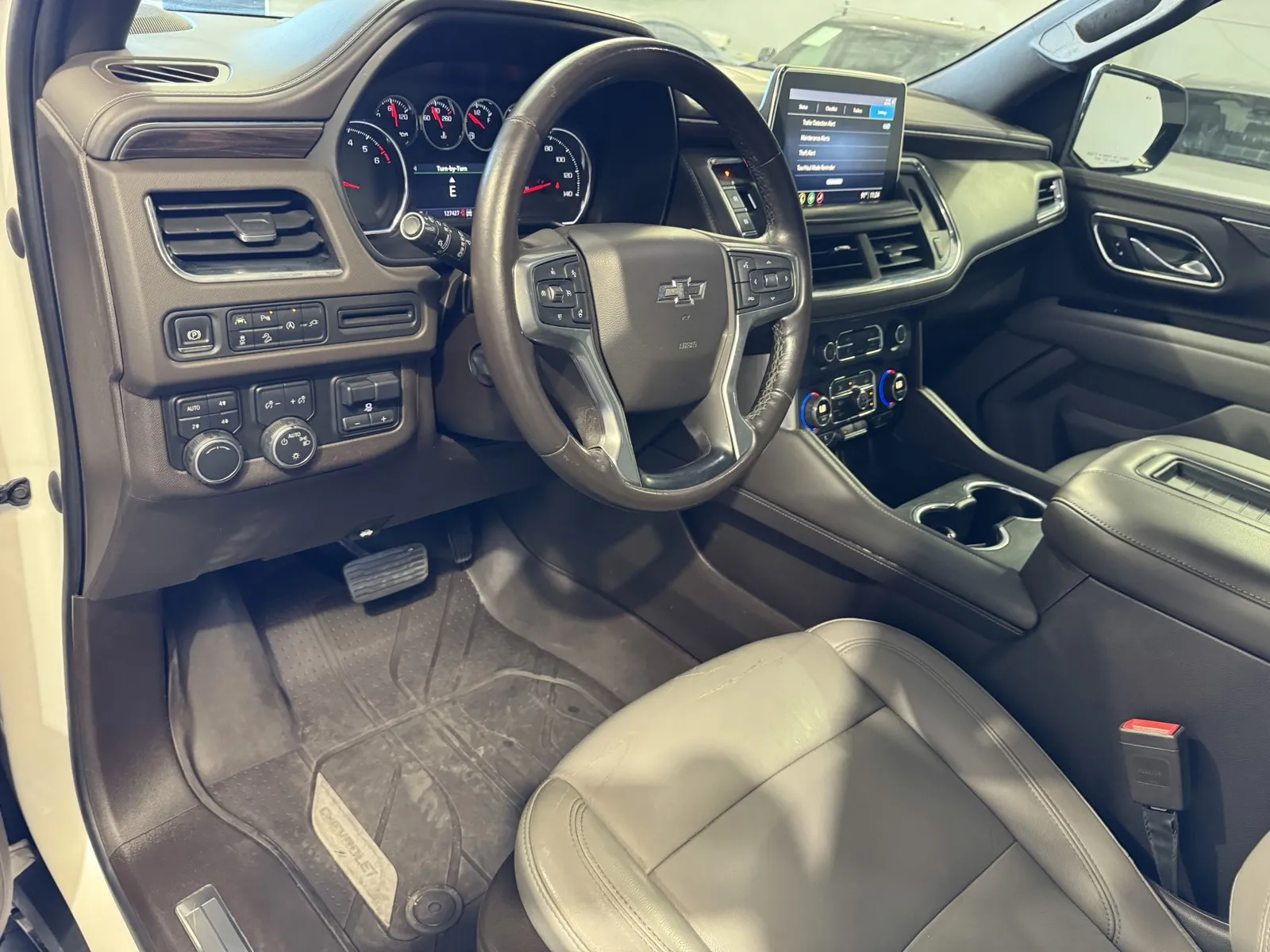 Chevrolet Suburban photo 13
