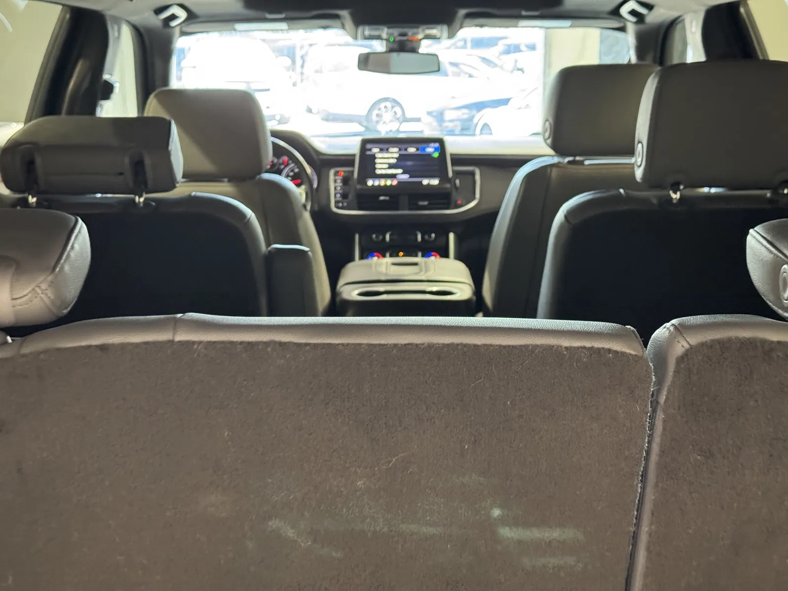 Chevrolet Suburban photo 9