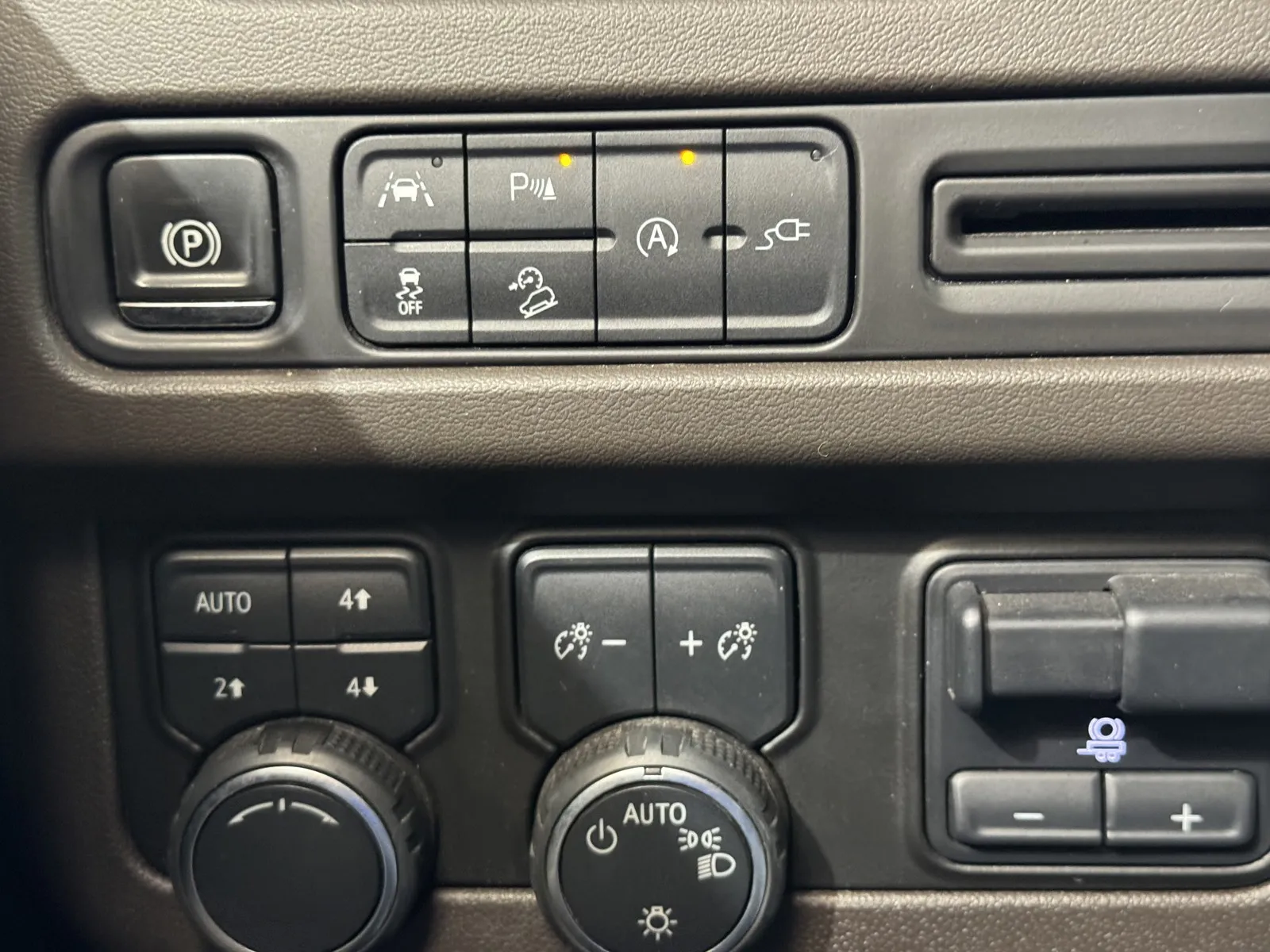 Chevrolet Suburban photo 24
