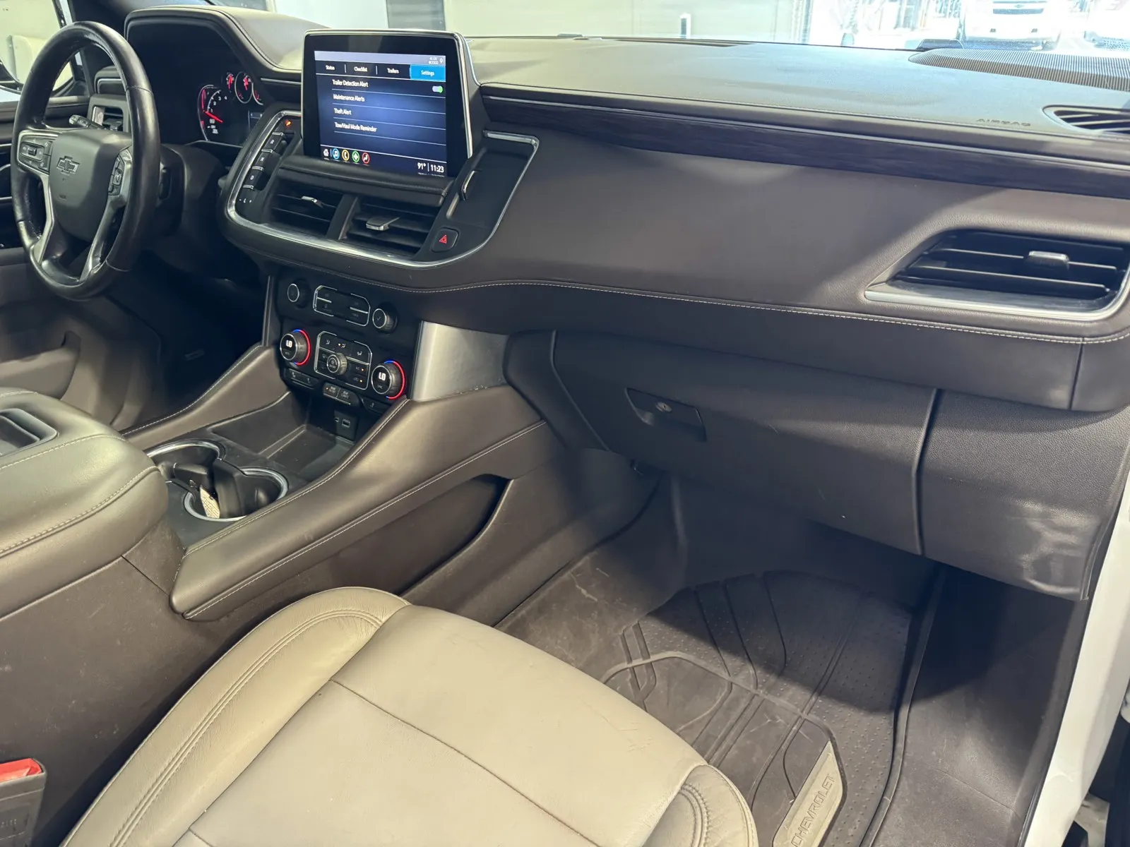Chevrolet Suburban photo 4