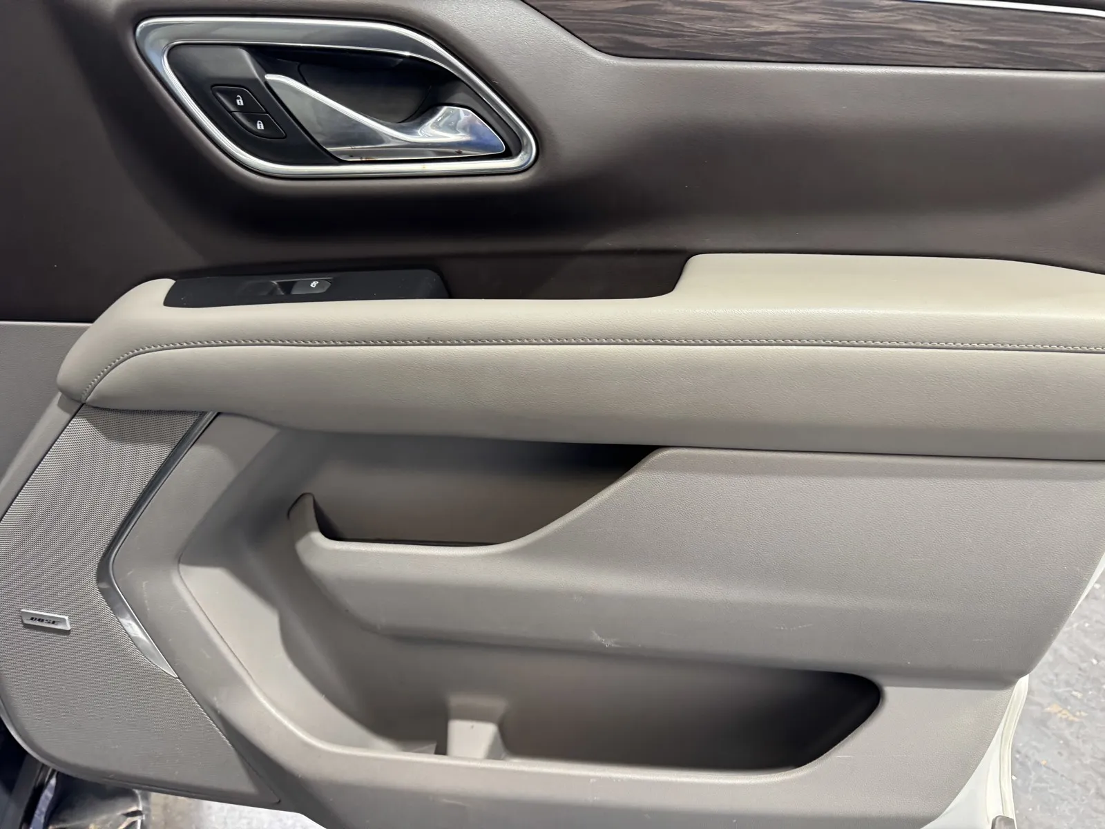 Chevrolet Suburban photo 6