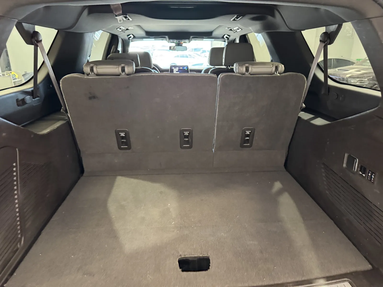 Chevrolet Suburban photo 10