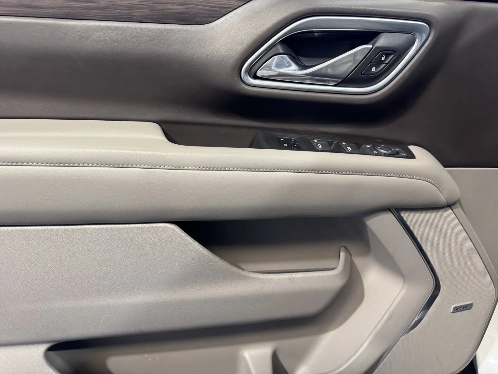 Chevrolet Suburban photo 15
